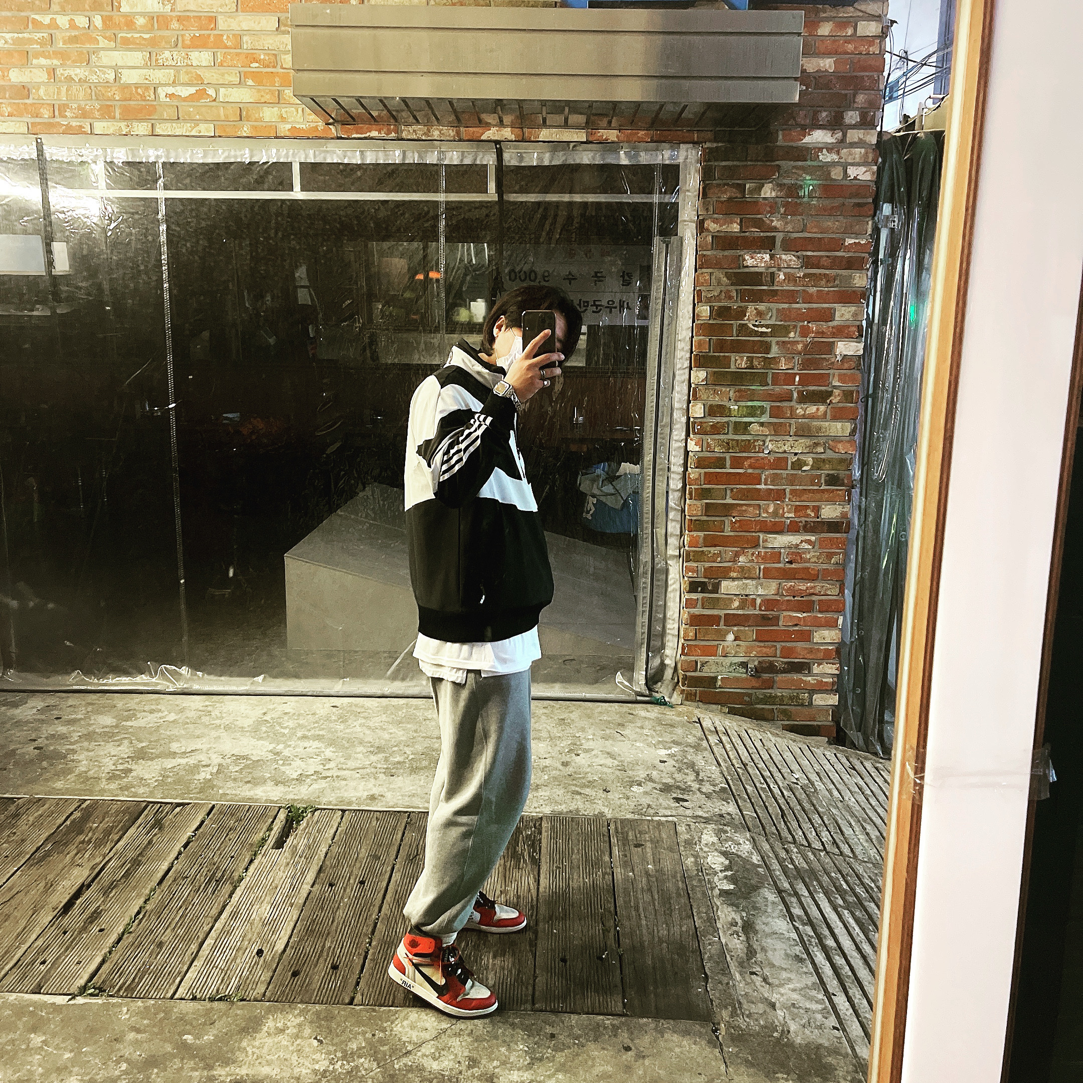 Jordan 1 x Off-White Retro High Chicago The Ten, Nike x Stussy NRG BR Fleece Pants Grey 착용 스타일