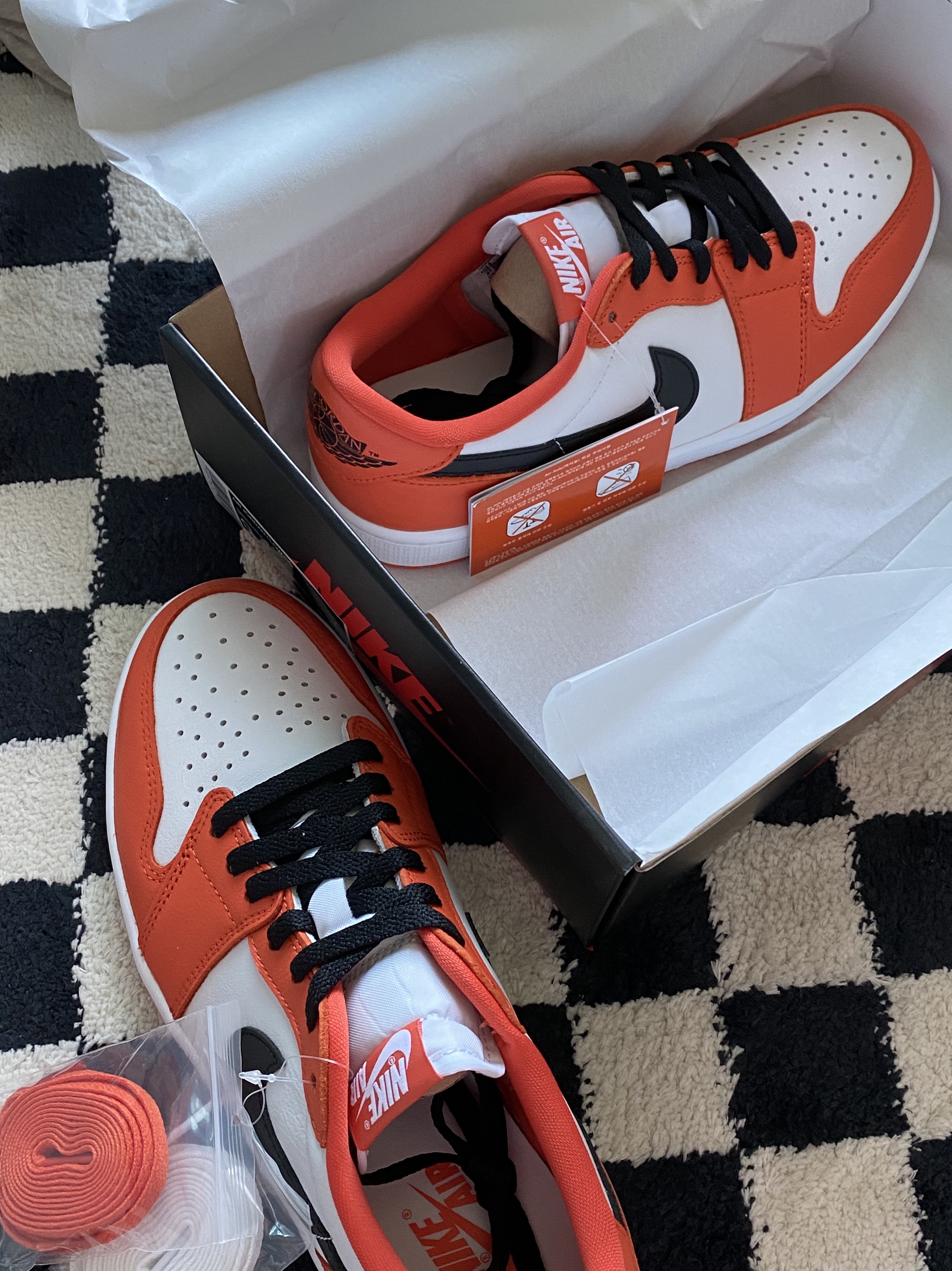 Jordan 1 Low OG Starfish 착용 스타일 - 2