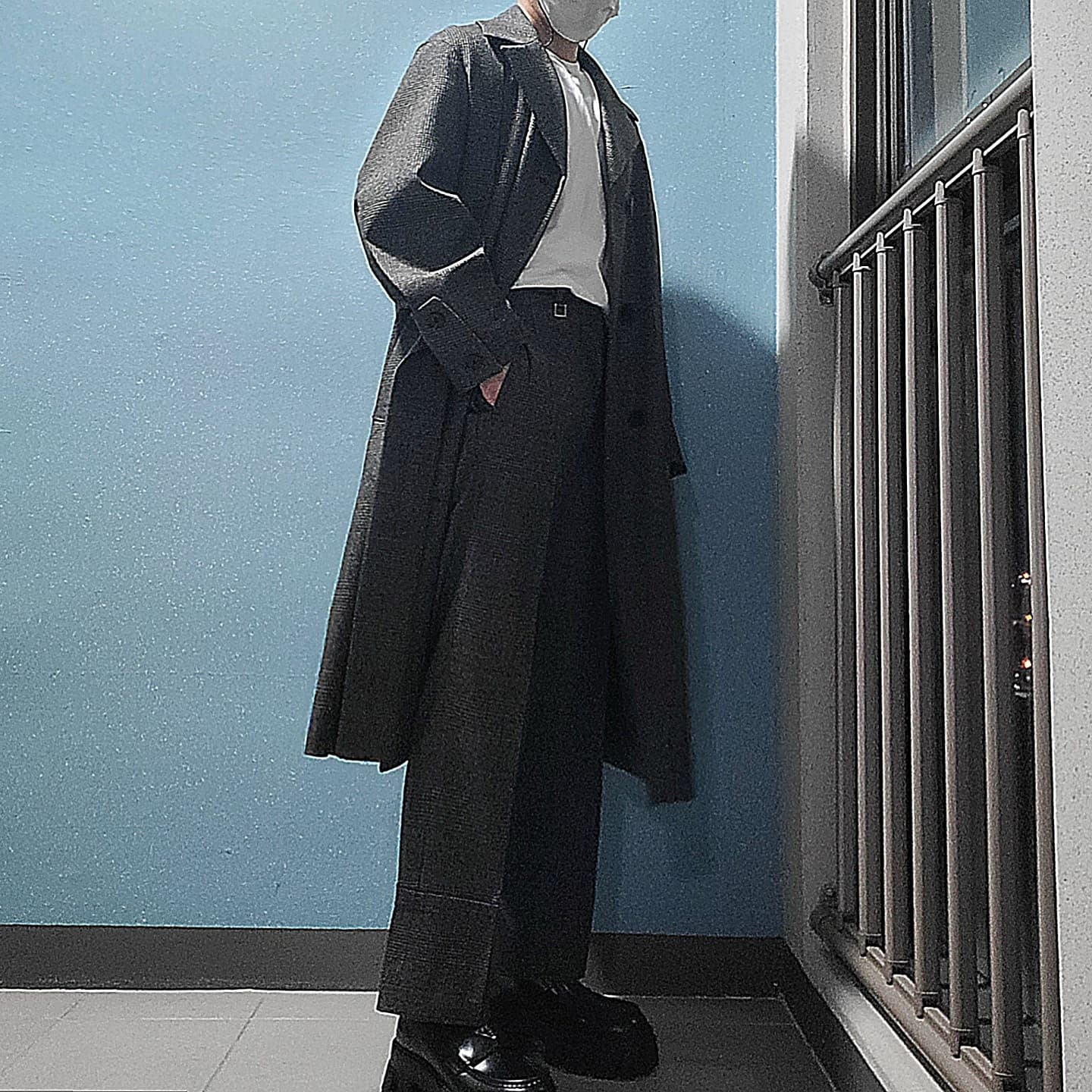 Prada Wheel Re-Nylon Gabardine High-Top Sneakers Black 착용 스타일 - 3