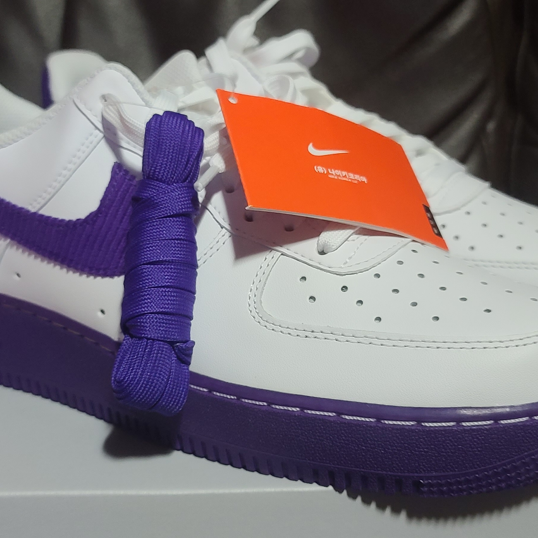 Nike Air Force 1 '07 LV8 EMB White and Court Purple 착용 스타일 - 1