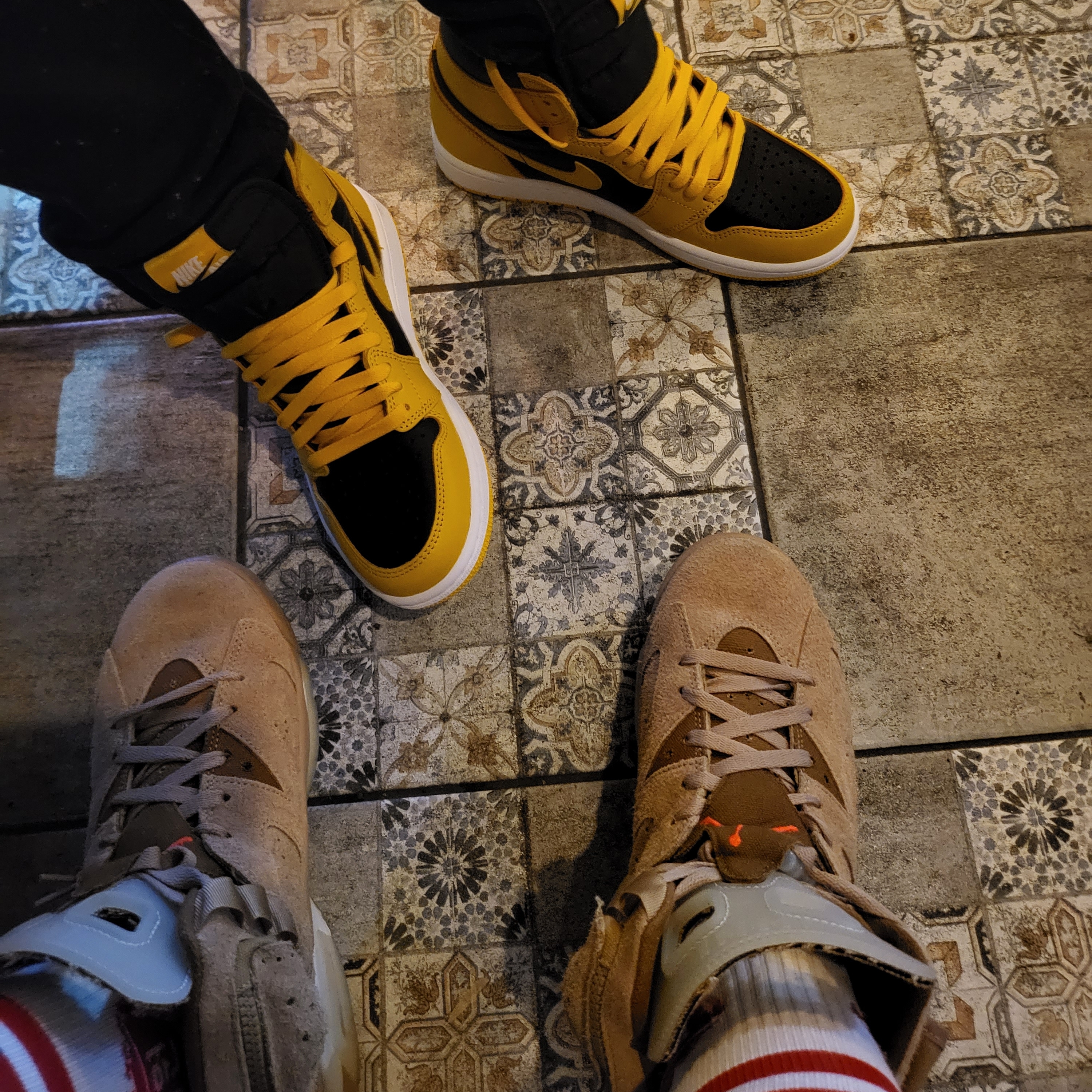 Jordan 6 x Travis Scott Retro SP British Khaki, Jordan 1 Retro High OG Pollen 착용 스타일