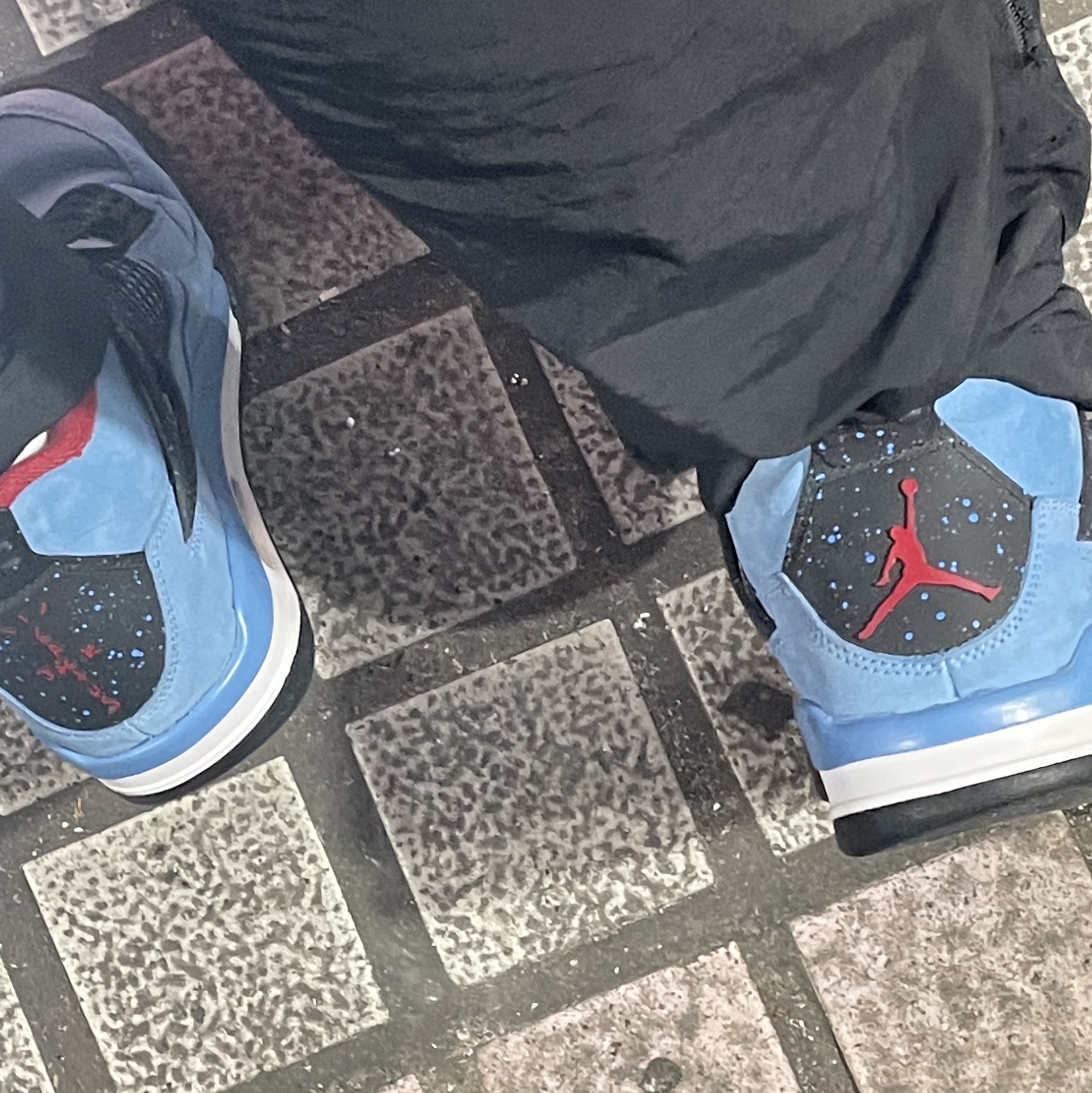 Jordan 4 x Travis Scott Retro Cactus Jack 착용 스타일 - 3