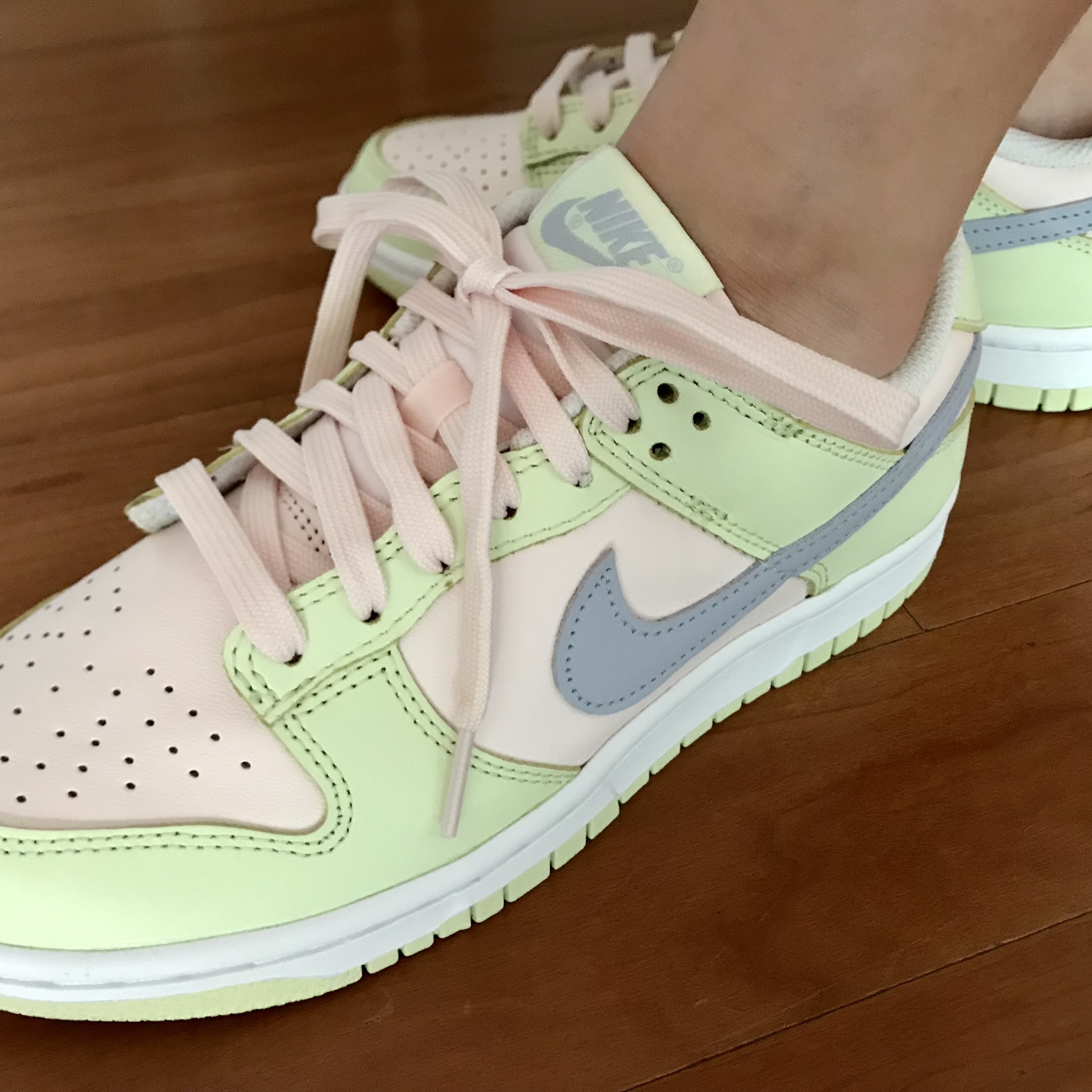 (W) Nike Dunk Low Light Soft Pink 착용 스타일 - 2