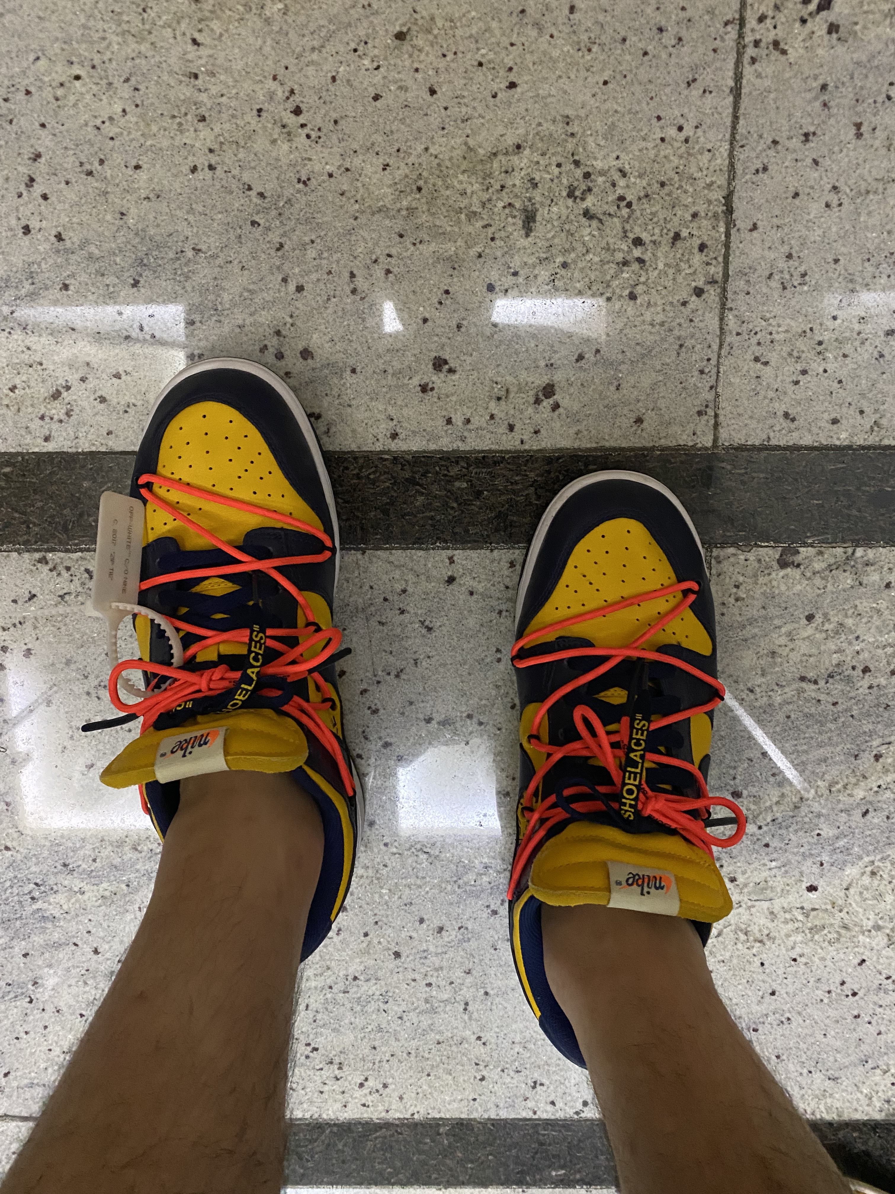 Nike x Off-White Dunk Low University Gold Midnight Navy 착용 스타일