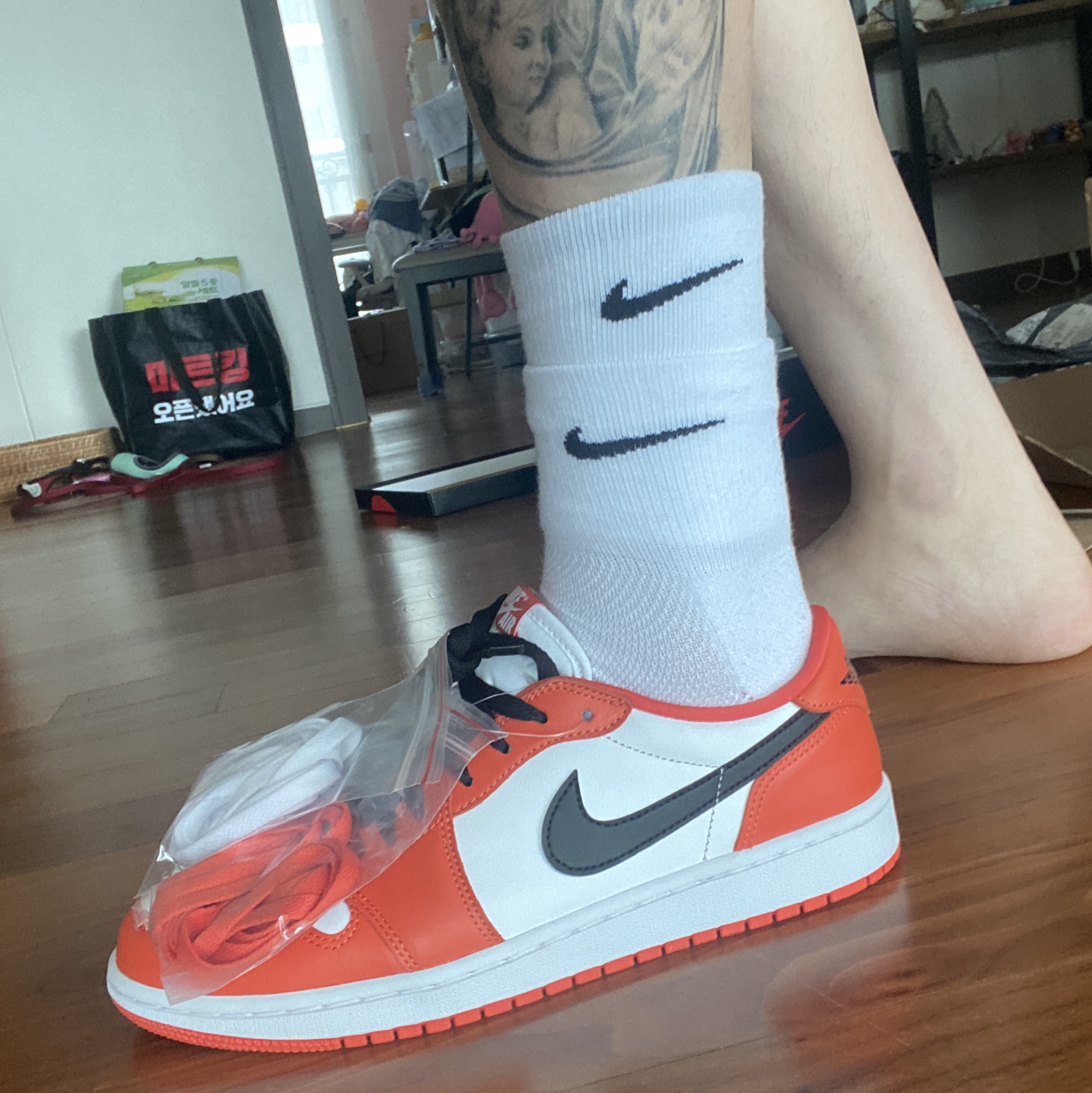 Jordan 1 Low OG Starfish, Nike x Matthew M Williams NRG Socks White 착용 스타일