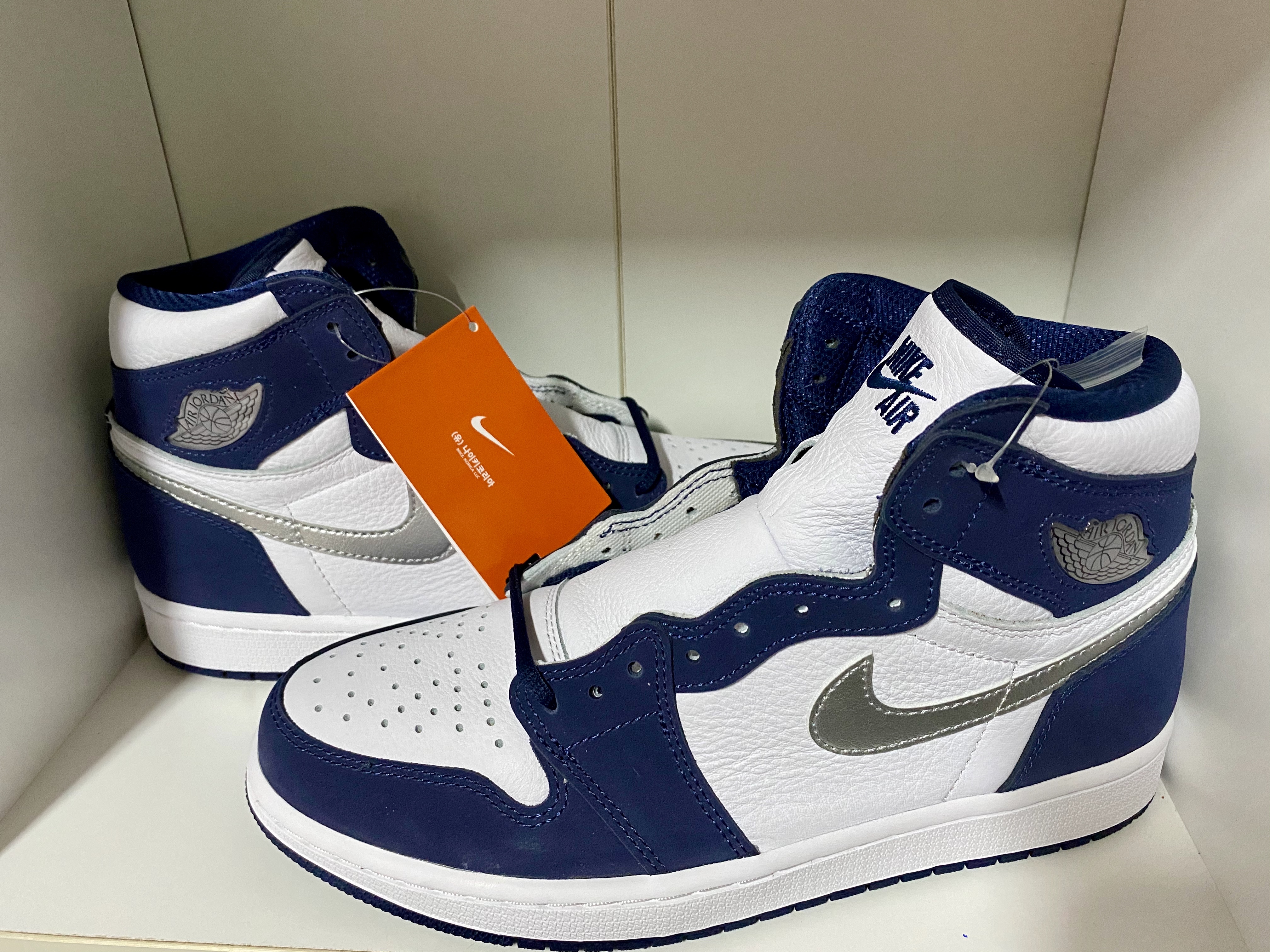 Jordan 1 Retro High OG CO.JP Midnight Navy 착용 스타일 - 2
