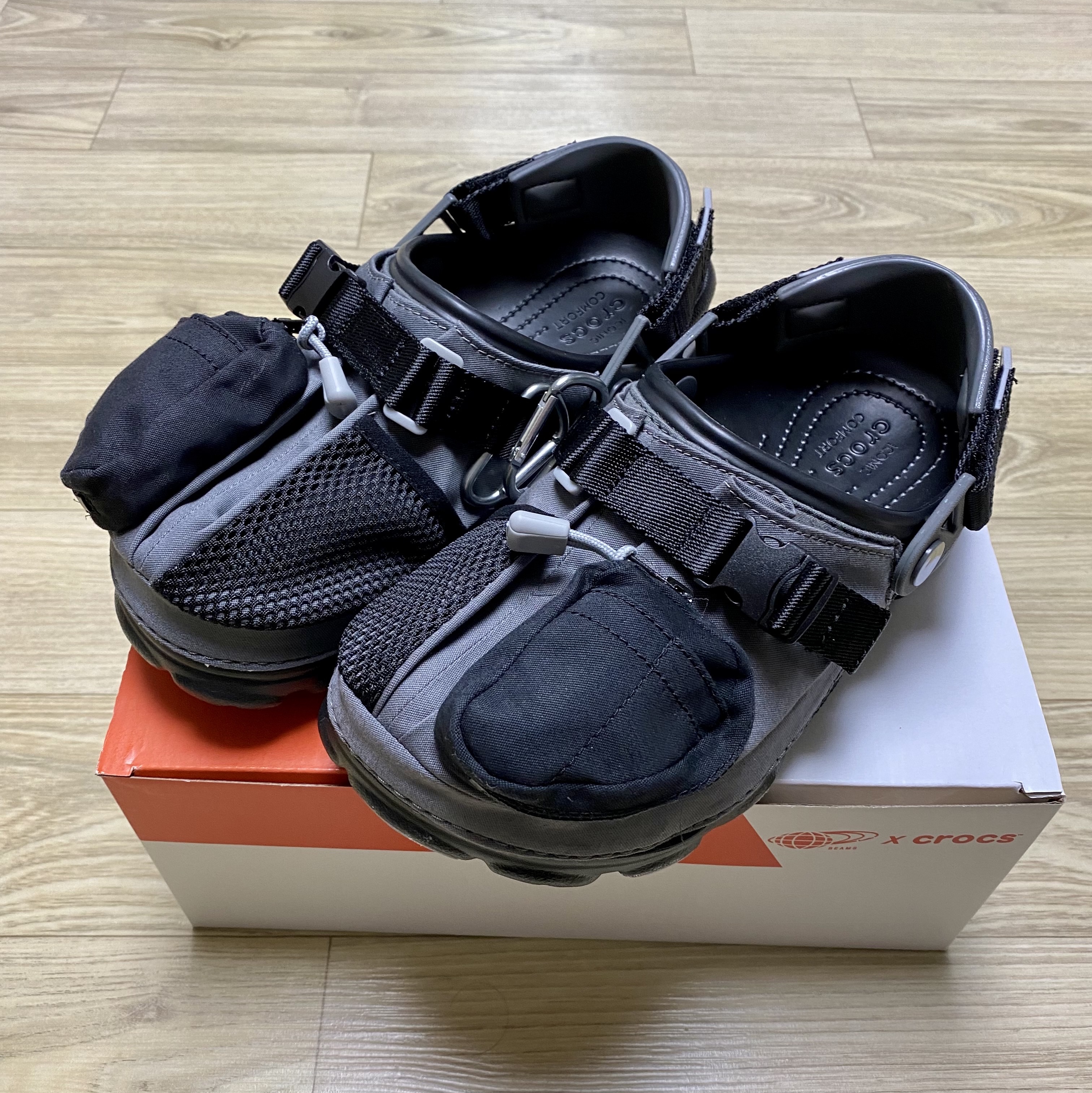 Crocs x Beams Classic All Terrain Mountain Parka Clog Grey, Crocs x Beams Classic All Terrain MA-1 Jacket Clog Olive 착용 스타일 - 1