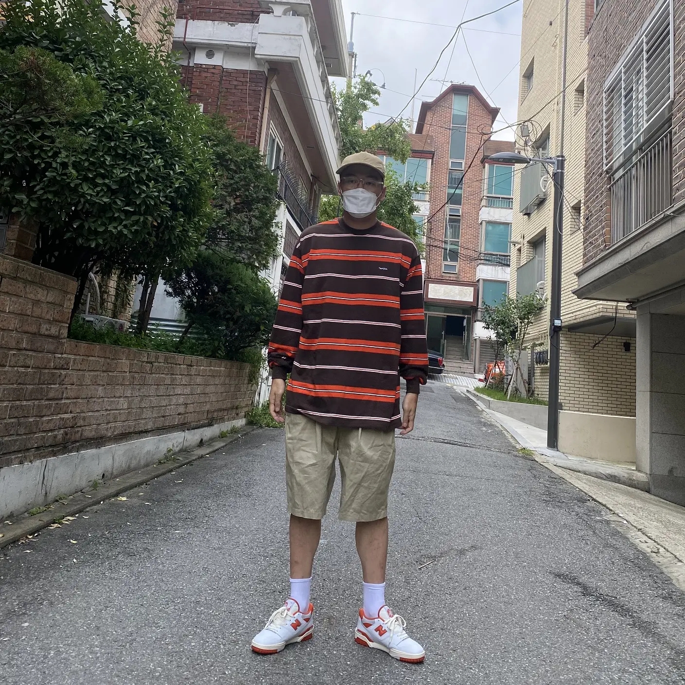 New Balance x Size? 550 College Pack Orange 착용 스타일 - 2