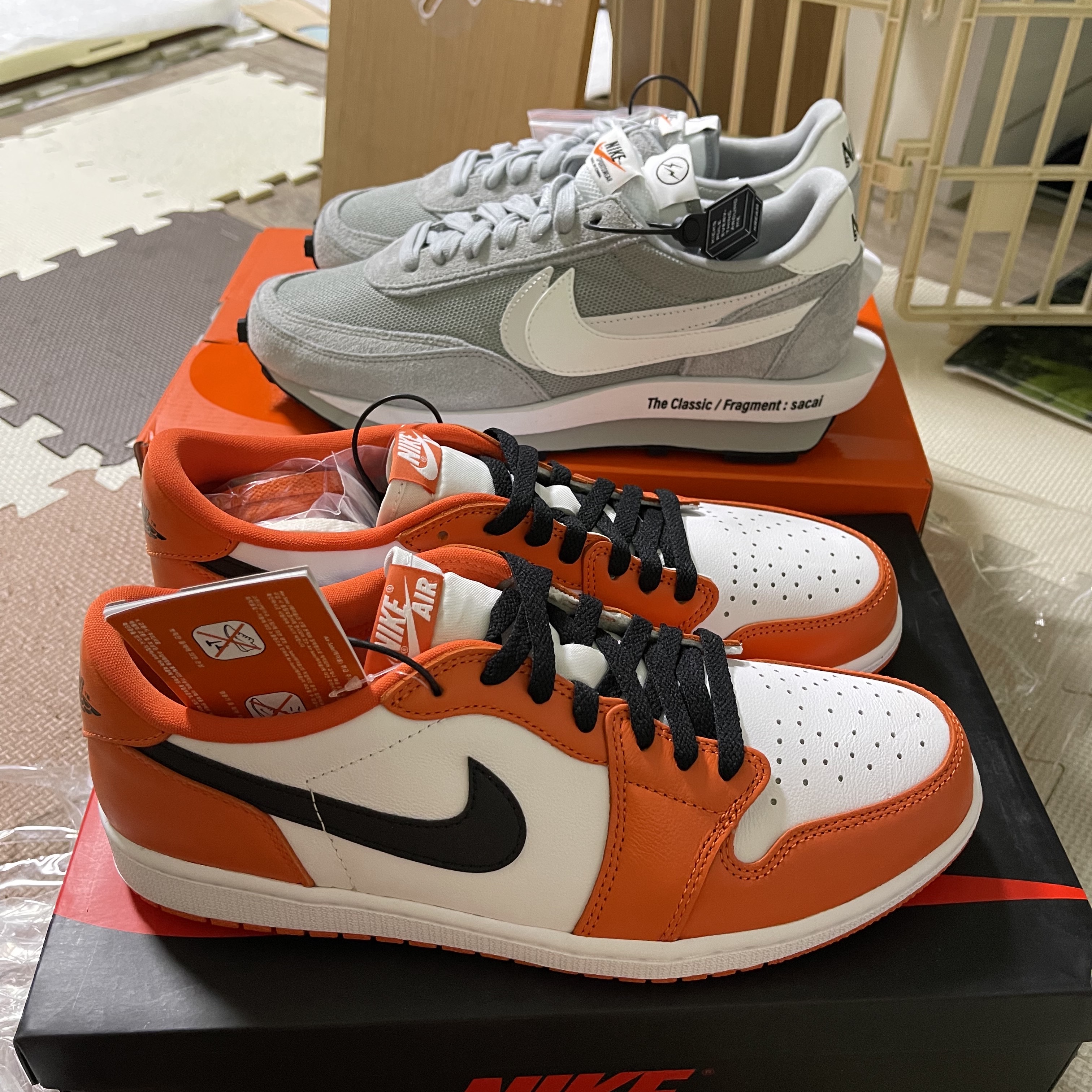 Jordan 1 Low OG Starfish, Nike x Sacai x Fragment LDWaffle Light Smoke Grey 착용 스타일