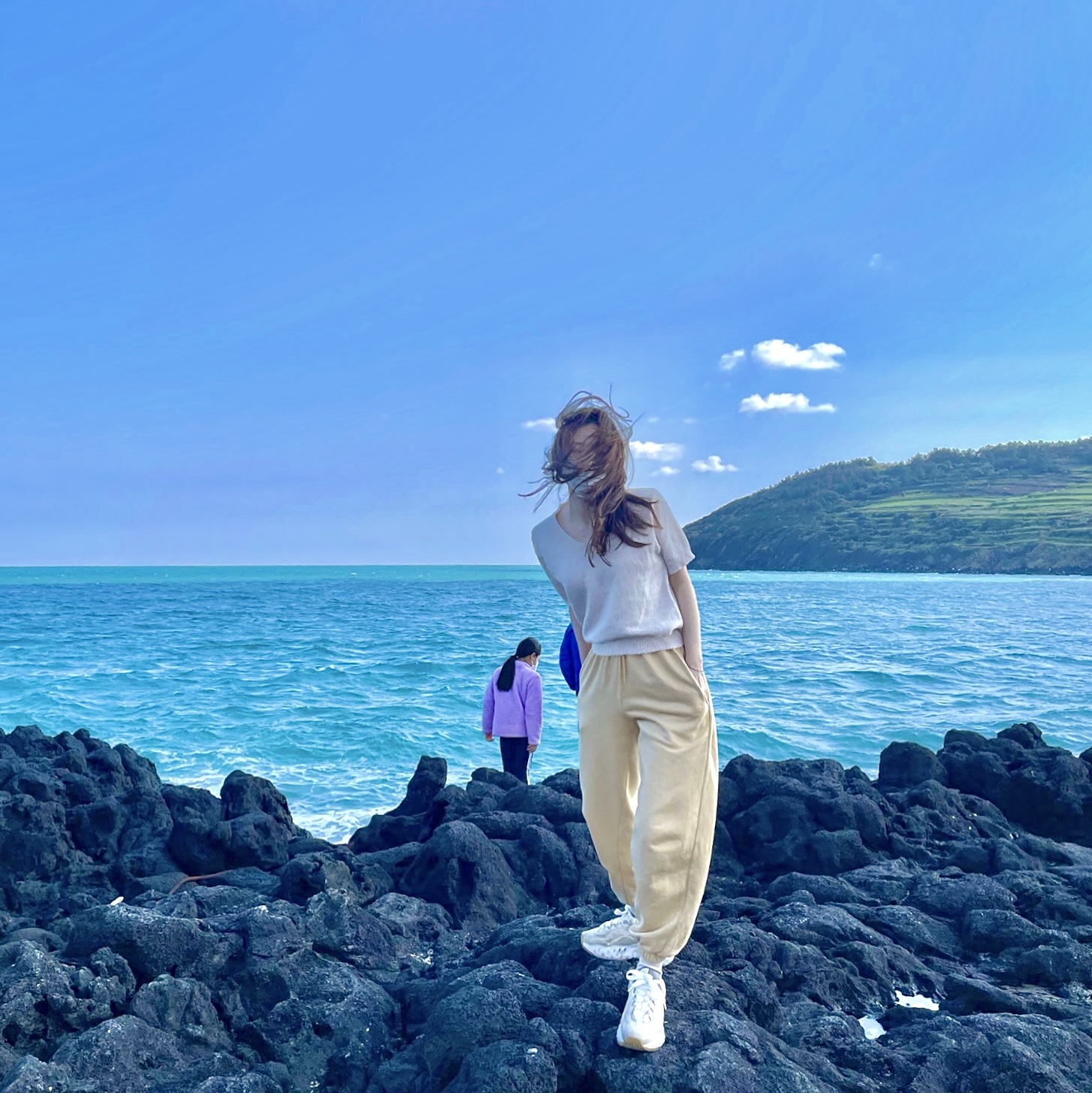 Acne Studios Rockaway Tumbled Sneakers White 착용 스타일