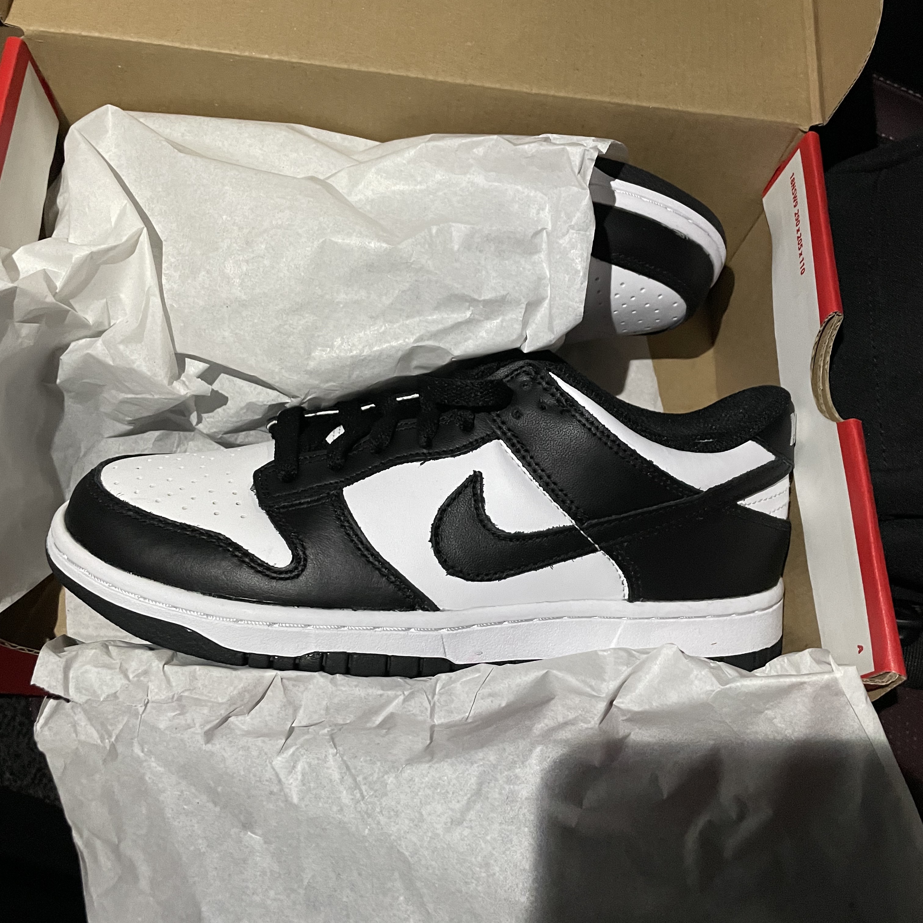 (GS) Nike Dunk Low Black 착용 스타일 - 2