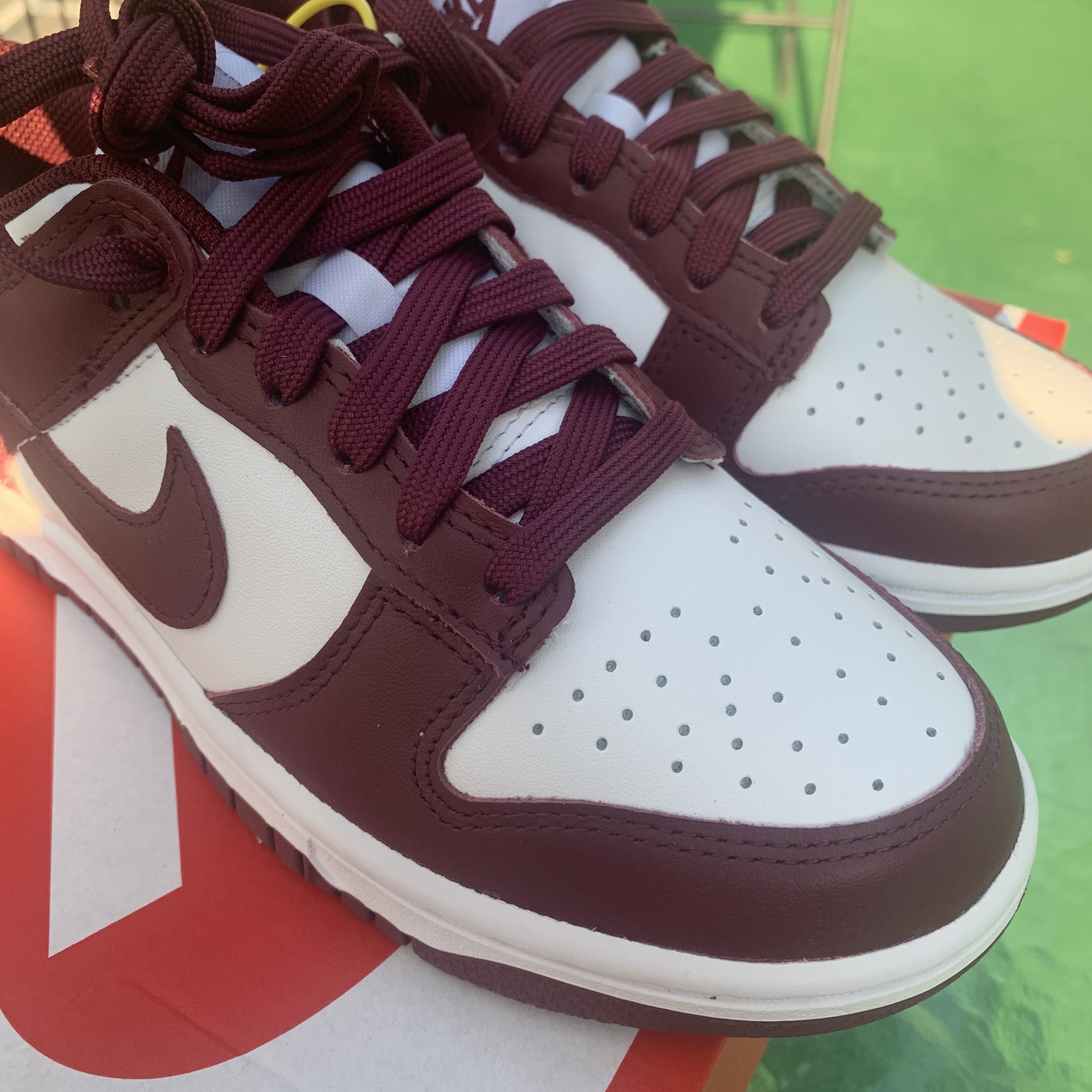 (W) Nike Dunk Low Bordeaux 착용 스타일 - 2