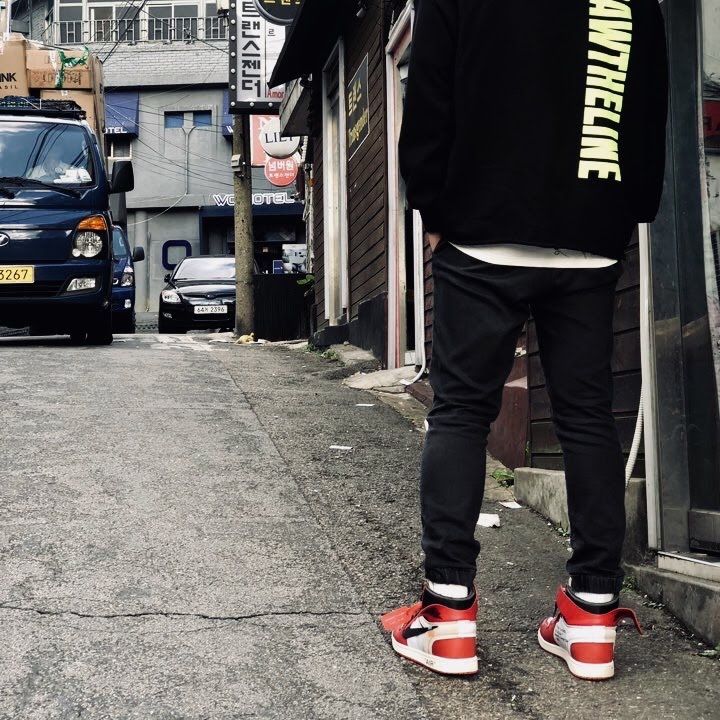 Jordan 1 x Off-White Retro High Chicago The Ten 착용 스타일