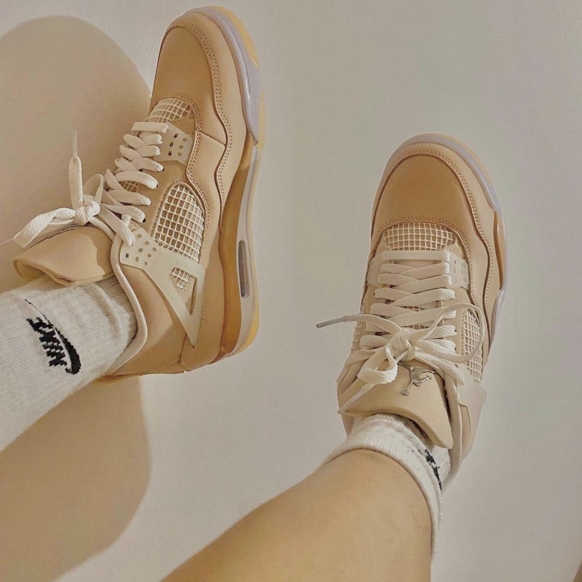 (W) Jordan 4 Retro Shimmer 착용 스타일 - 2