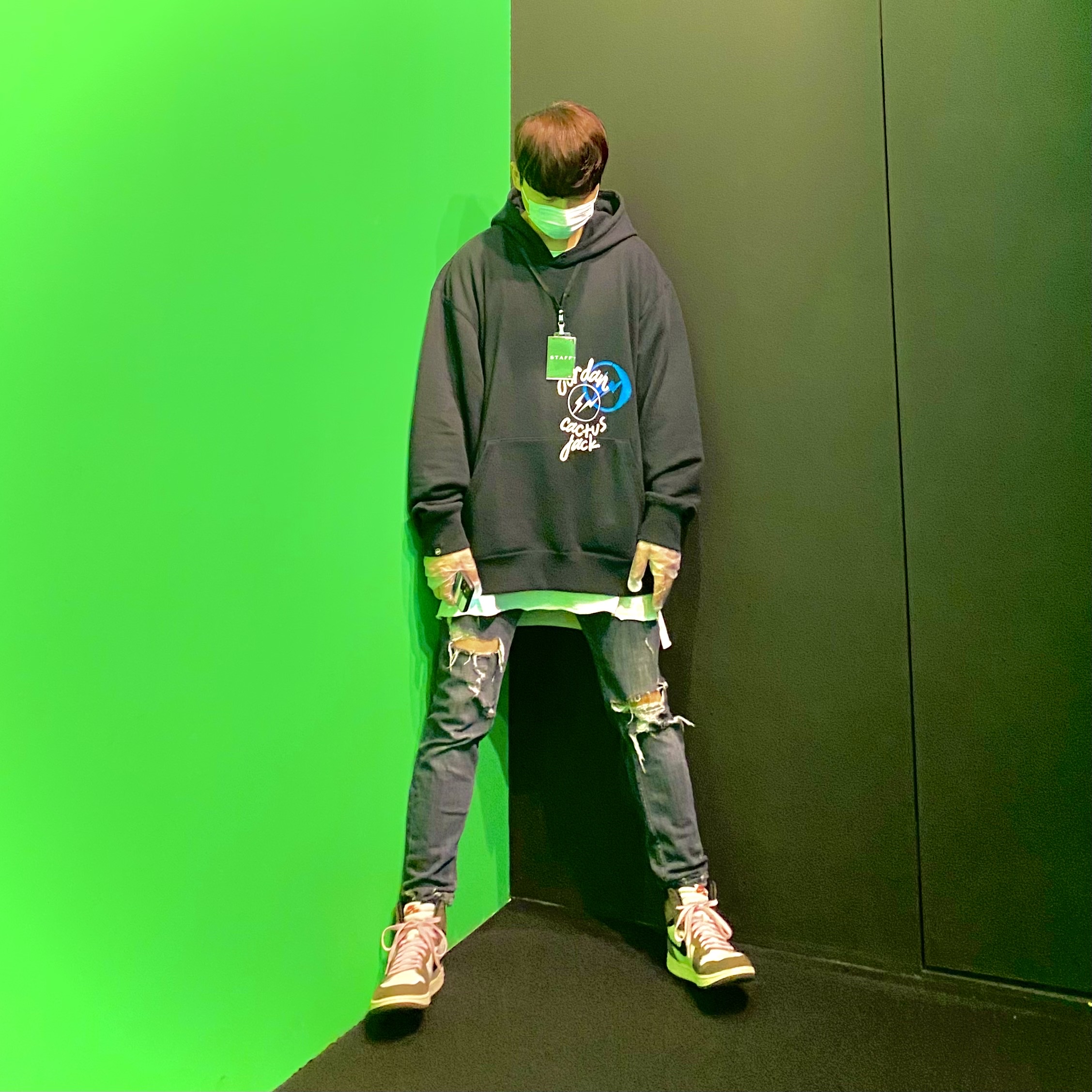 Jordan x Travis Scott x Fragment Hoodie Black (DJ0615-010), Jordan 1 x Travis Scott Retro High OG SP Mocha 착용 스타일 - 1