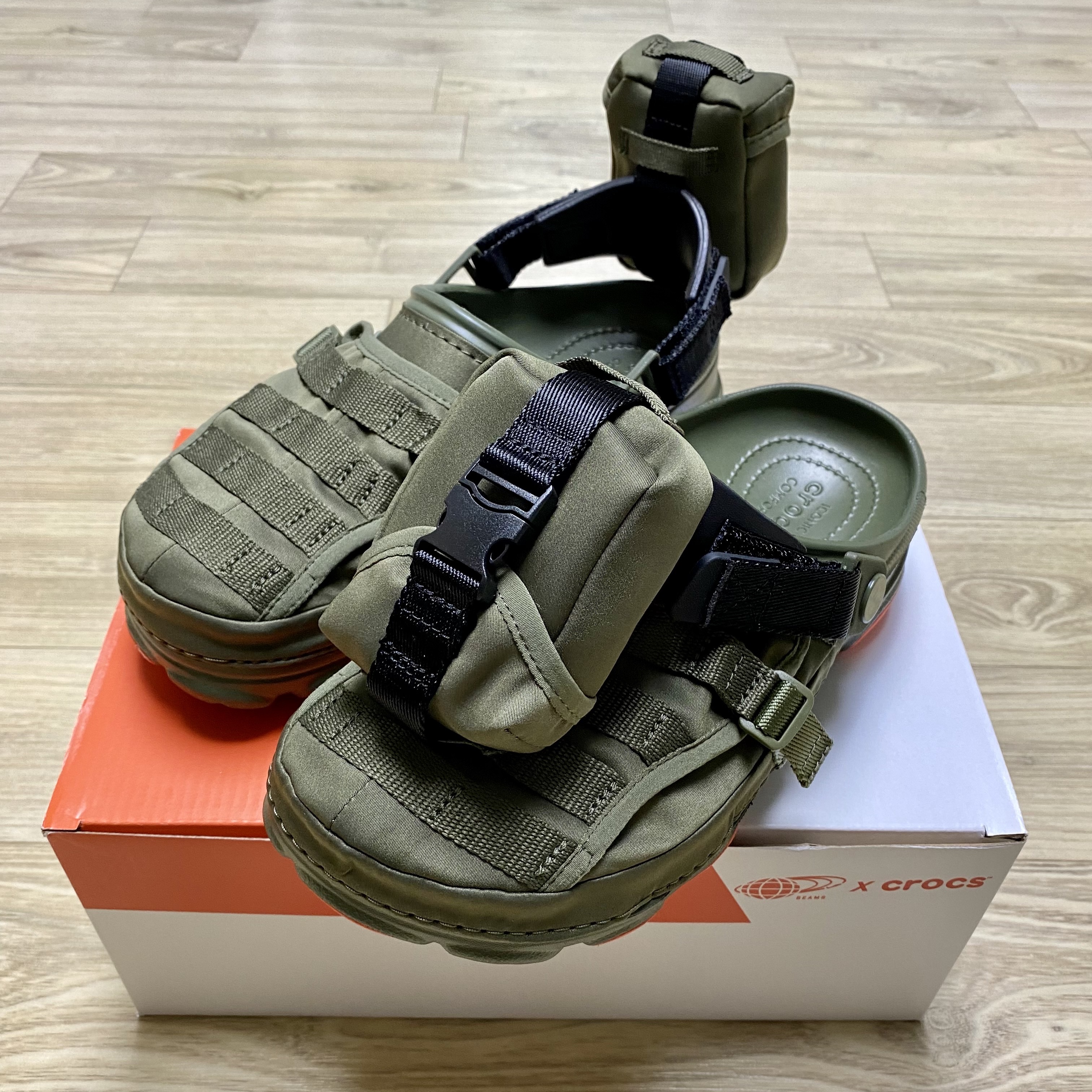 Crocs x Beams Classic All Terrain Mountain Parka Clog Grey, Crocs x Beams Classic All Terrain MA-1 Jacket Clog Olive 착용 스타일 - 2