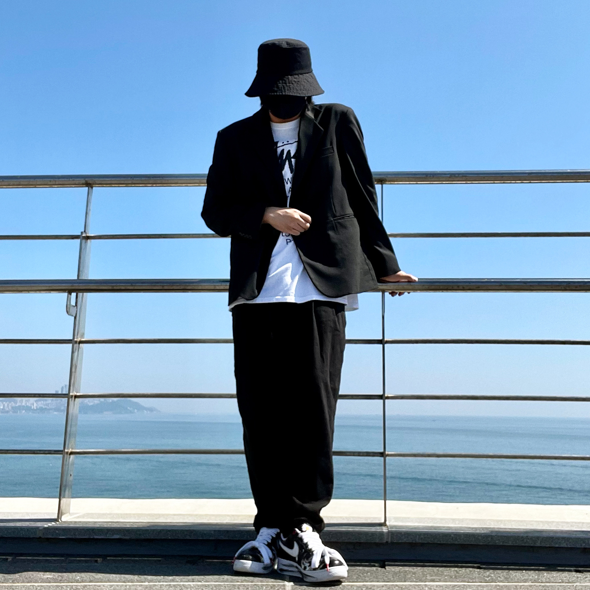 Stussy World Tour T-Shirt White, Nike x Peaceminusone Air Force 1 Low Para-Noise 착용 스타일