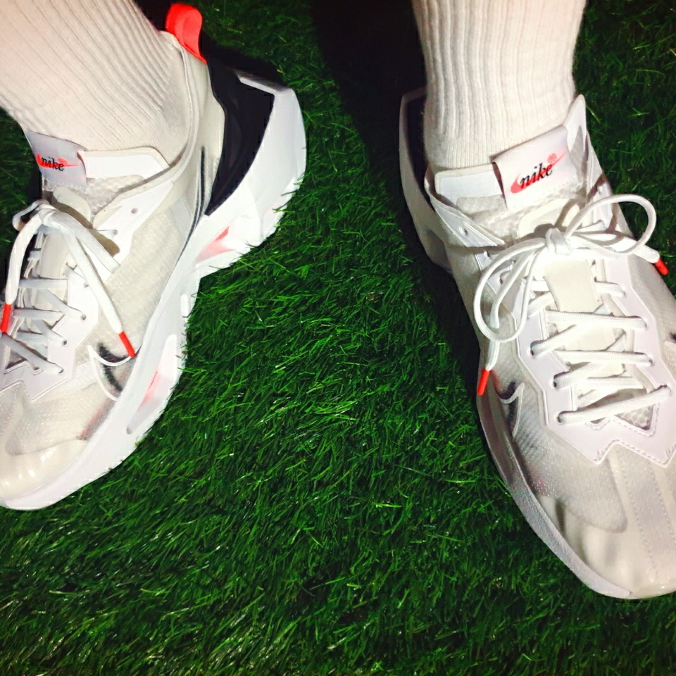 (W) Nike ZoomX Vista Grind White Bright Crimson Black 착용 스타일 - 4