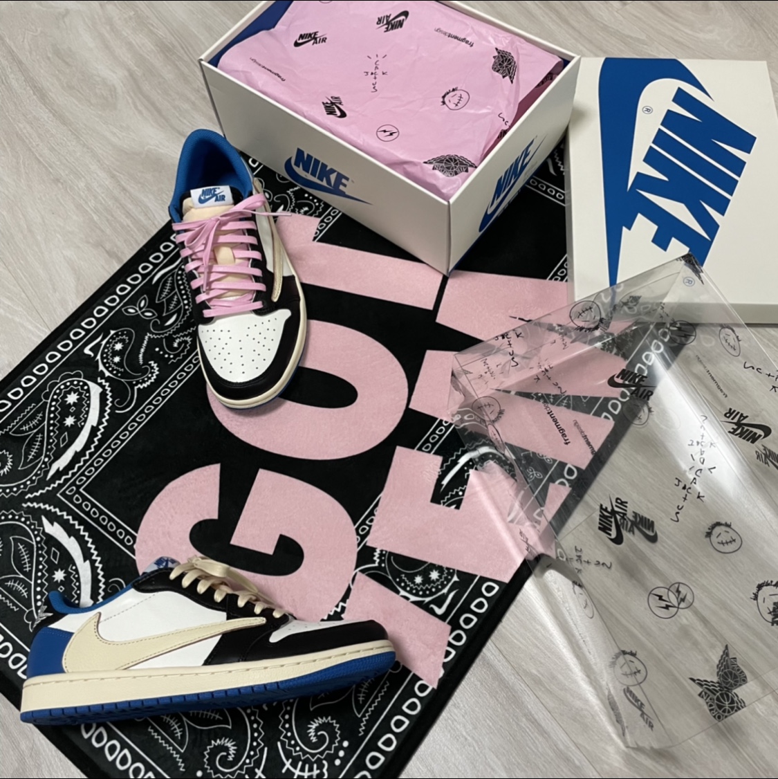 Jordan 1 x Travis Scott x Fragment Retro Low OG SP Military Blue 착용 스타일 - 1