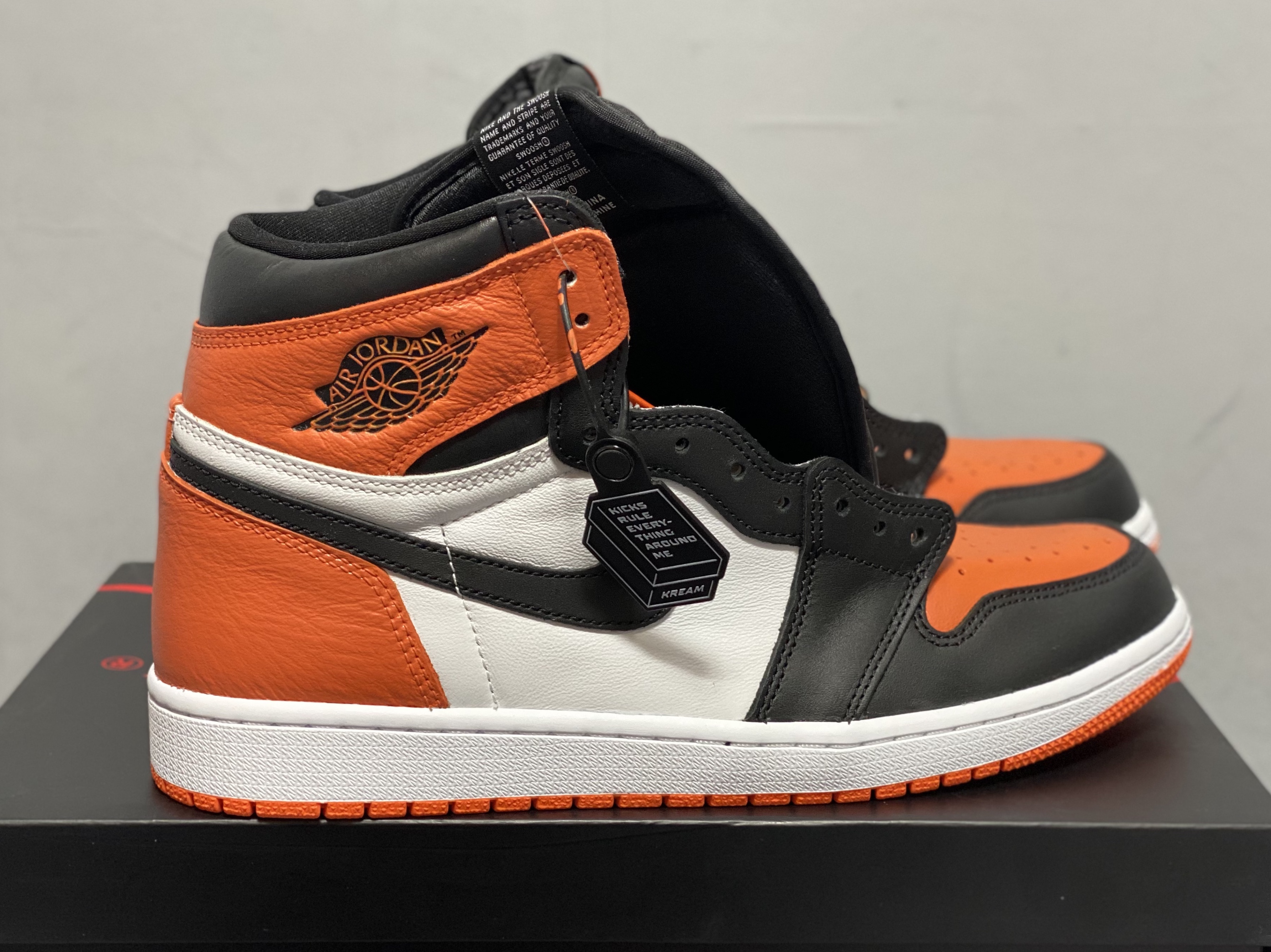 Jordan 1 Retro High OG Electro Orange 착용 스타일 - 1