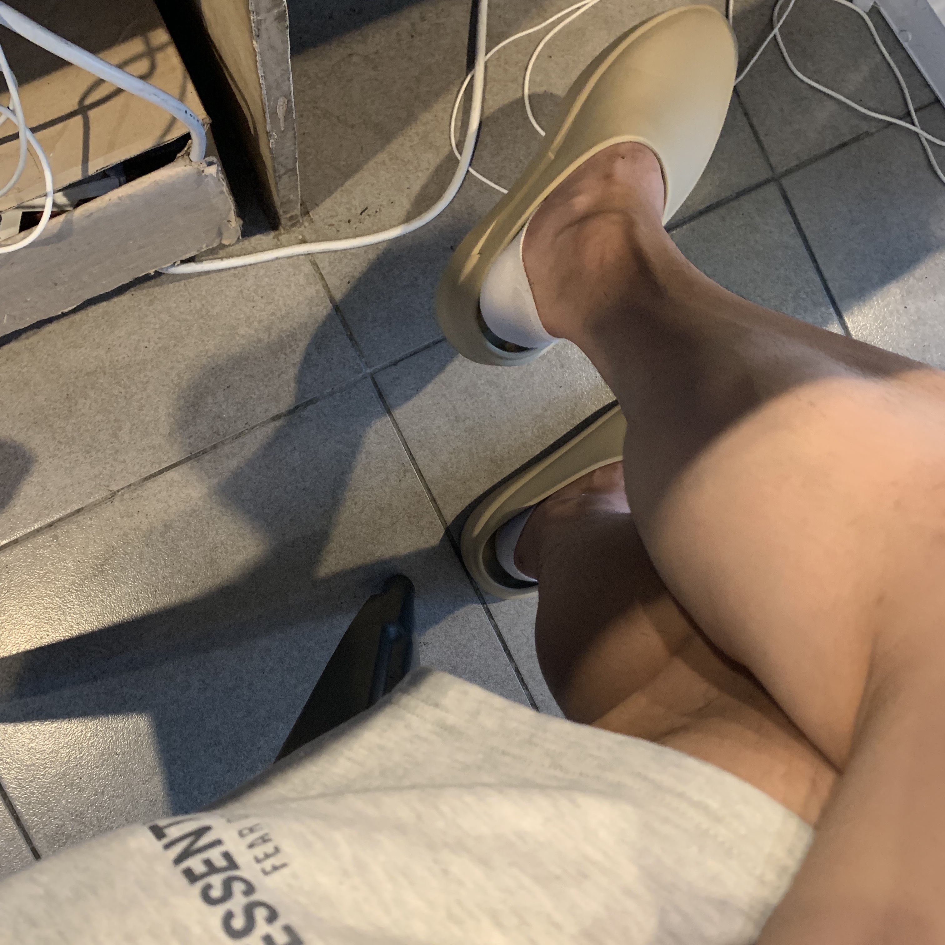Essentials Fleece Shorts Heather Grey - 20FW, Fear of God The California Almond 착용 스타일