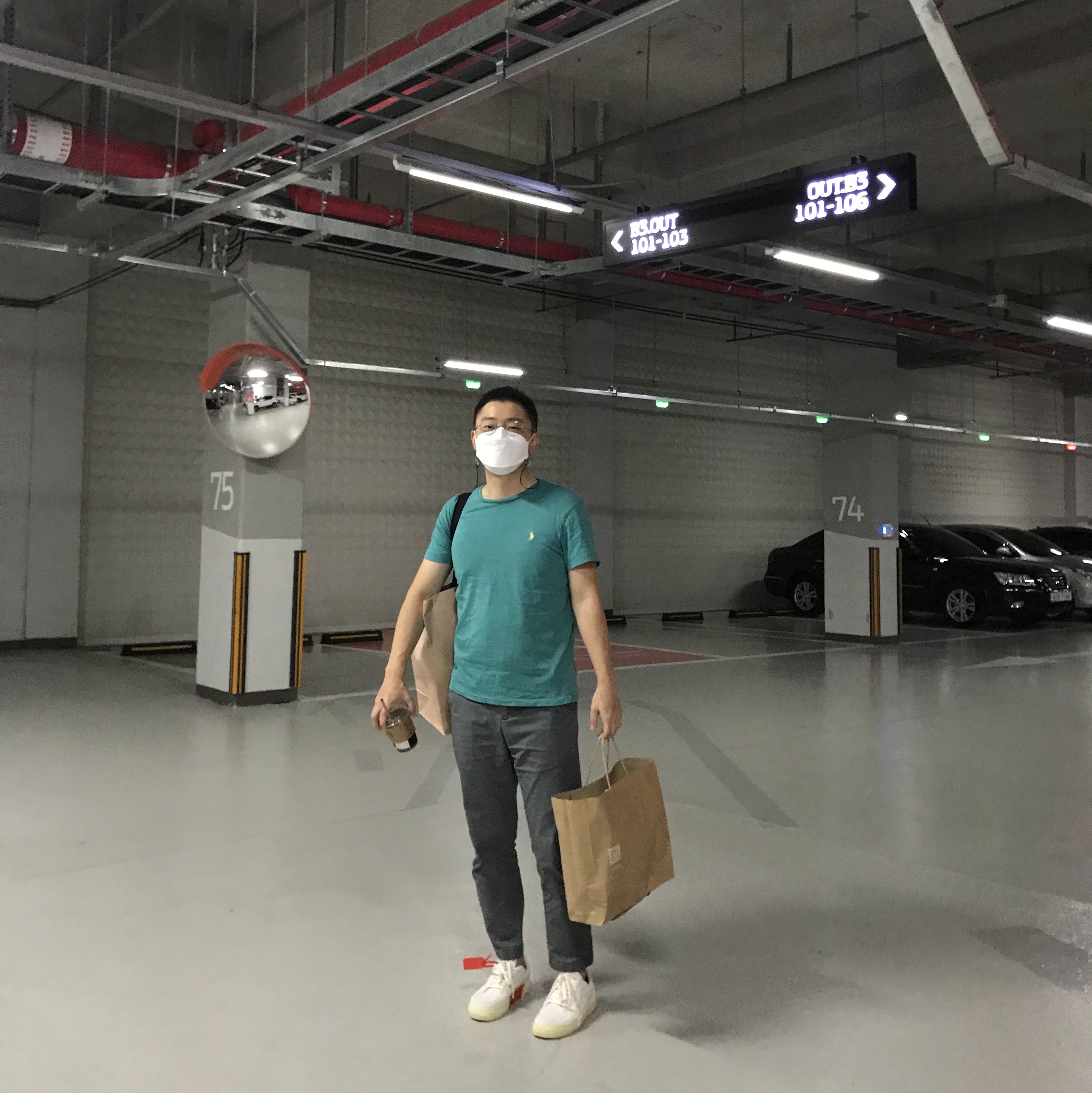 Off-White Arrow Low Vulcanized Sneakers White - 20SS 착용 스타일