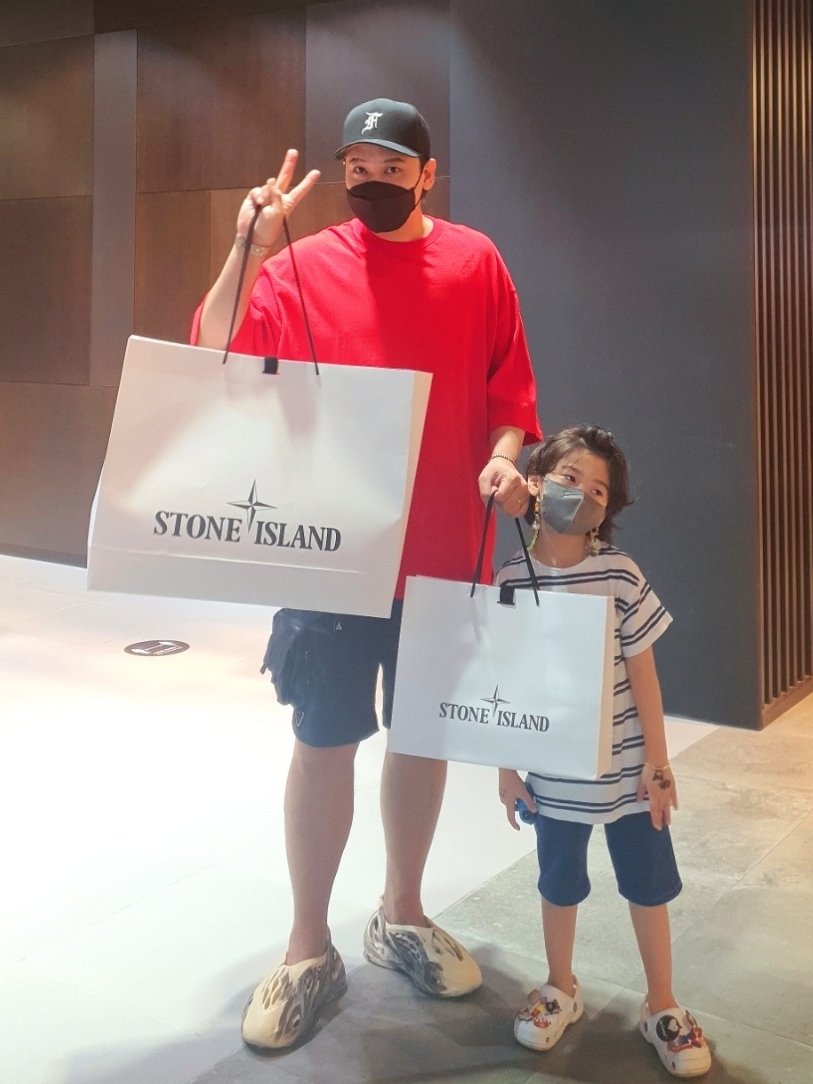 Nike ACG Cargo Shorts Black - Asia, Adidas Yeezy Foam RNNR MX Cream Clay 착용 스타일 - 1