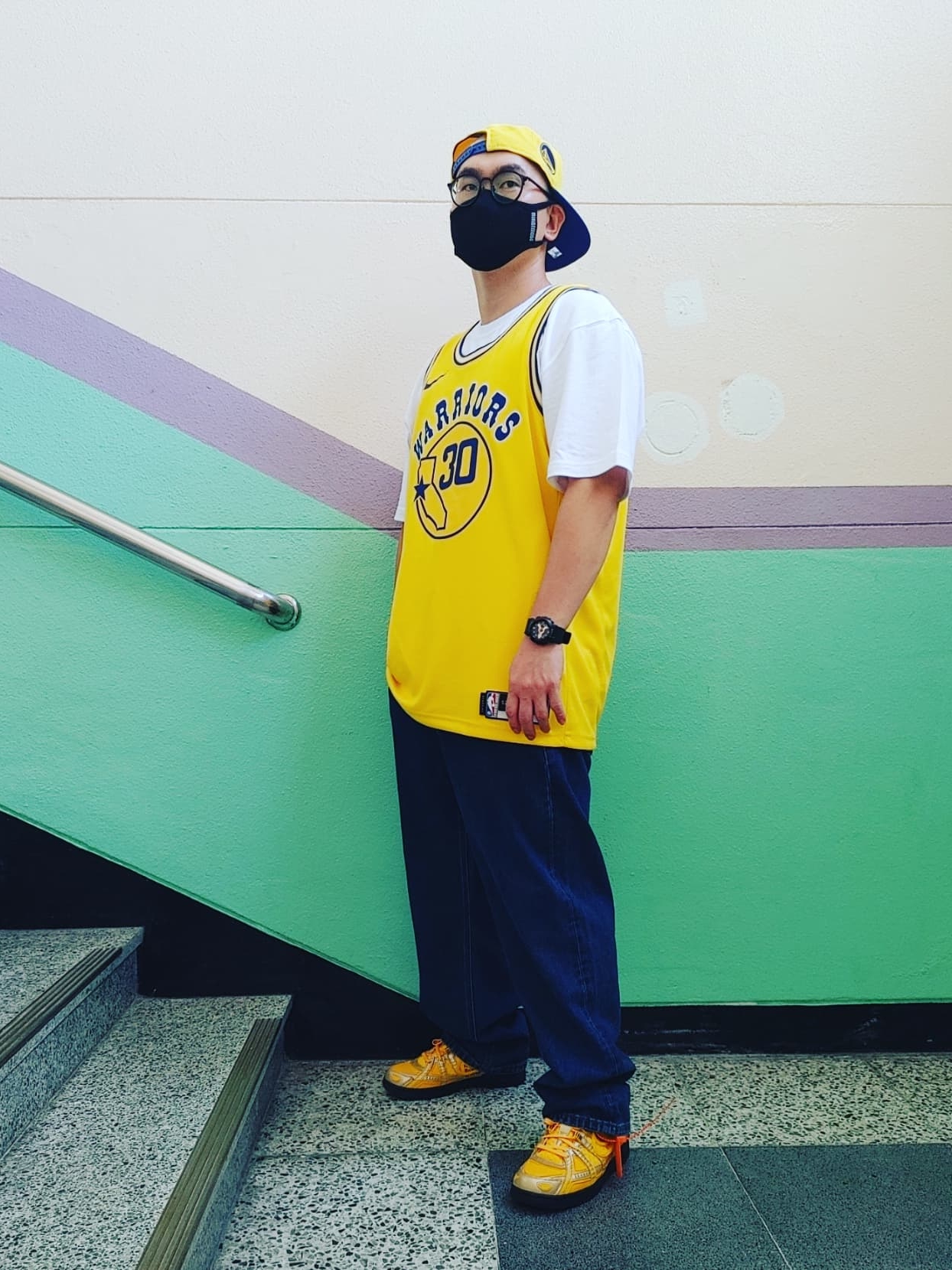 Nike x Off-White Air Rubber Dunk University Gold 착용 스타일 - 1