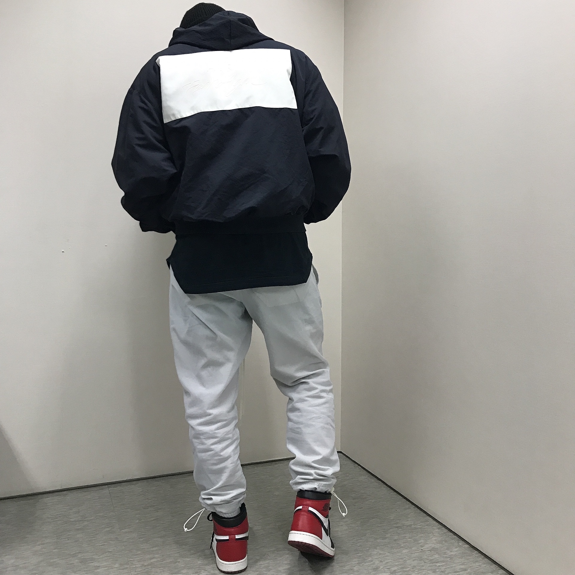 Nike x Fear of God Woven Pants Pure Platinum, Nike x Fear of God Bomber Hooded Jacket Black 착용 스타일