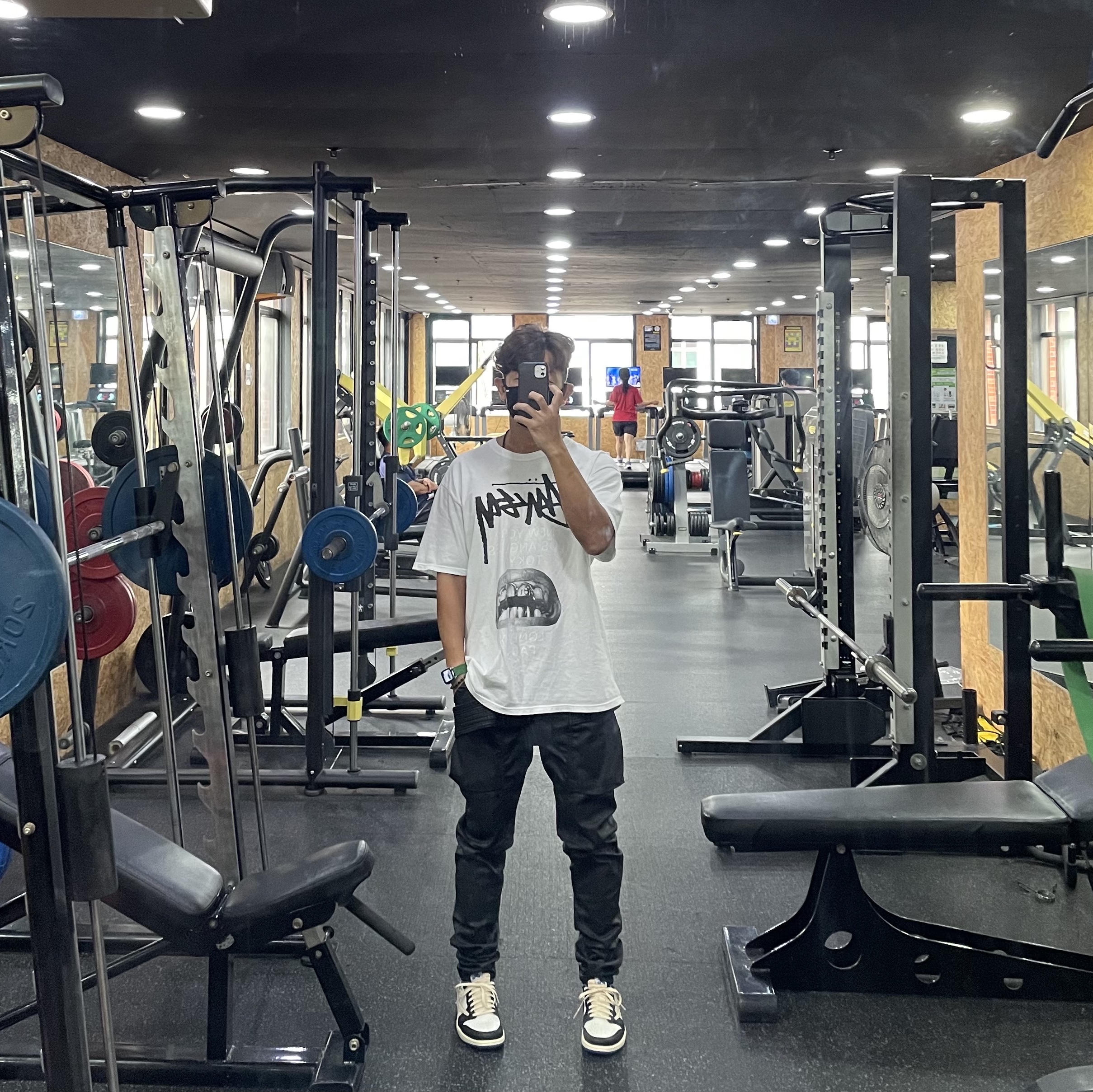 Stussy x Rick Owens 40 WT T-Shirt, Jordan 1 x Travis Scott x Fragment Retro Low OG SP Military Blue 착용 스타일 - 1