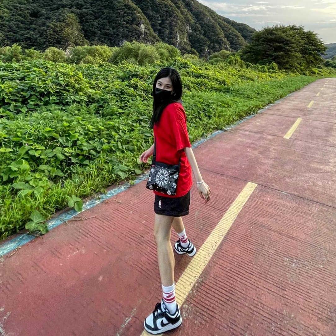 Nike x Matthew M Williams NRG SE S/S T-Shirt Red, Nike x Fear of God Basketball Shorts Off Noir 착용 스타일