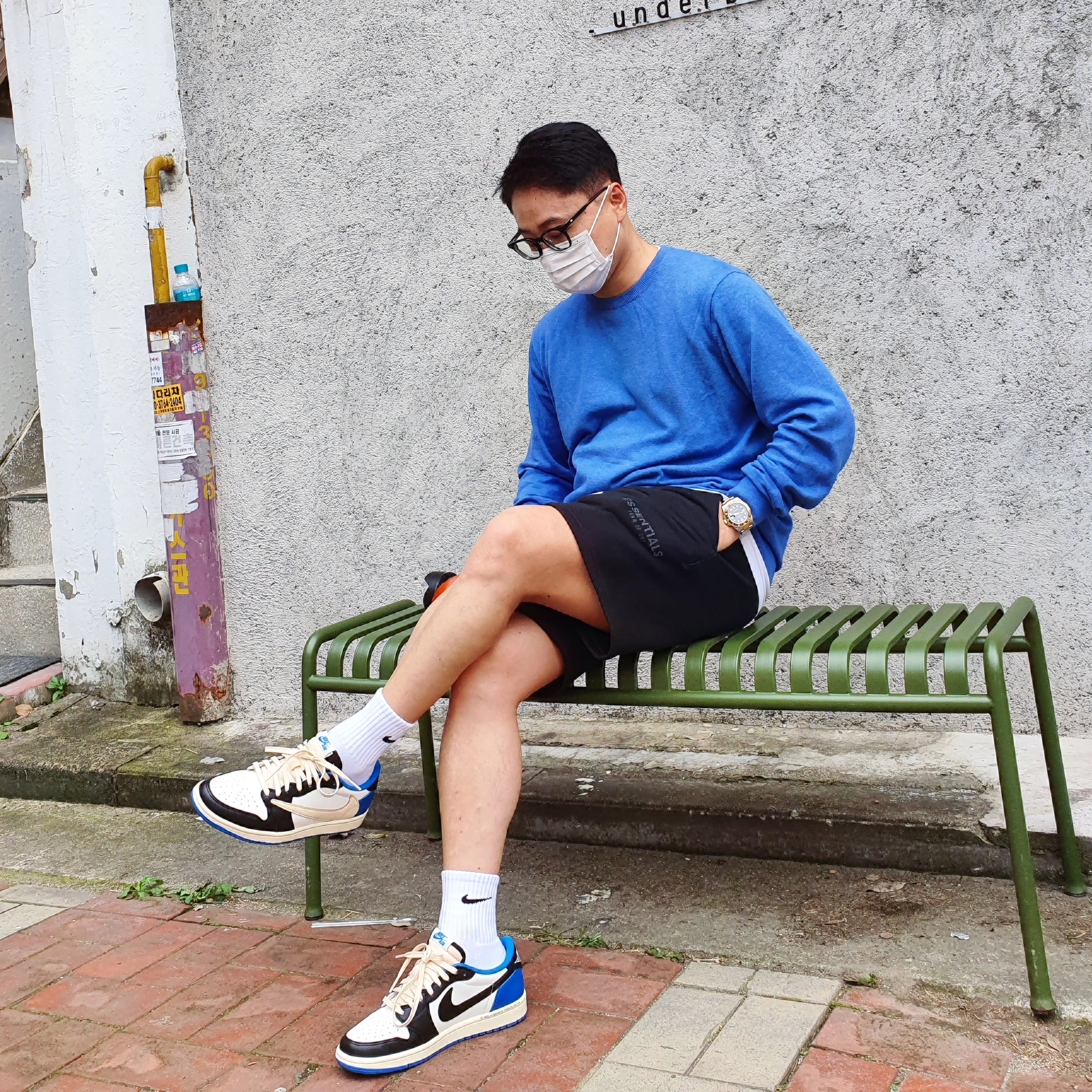 Jordan 1 x Travis Scott x Fragment Retro Low OG SP Military Blue 착용 스타일