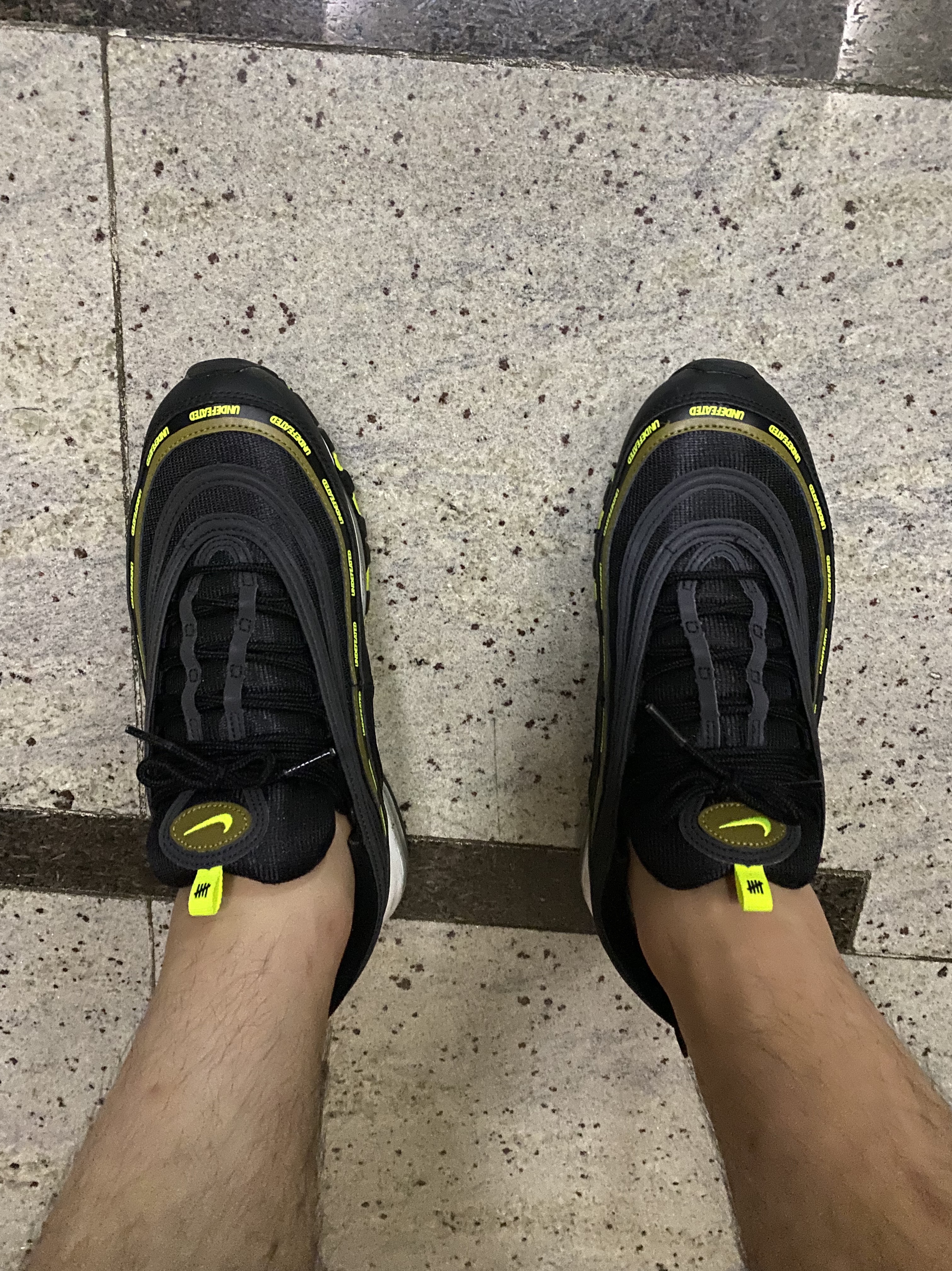 Nike x Undefeated Air Max 97 Black Volt 착용 스타일