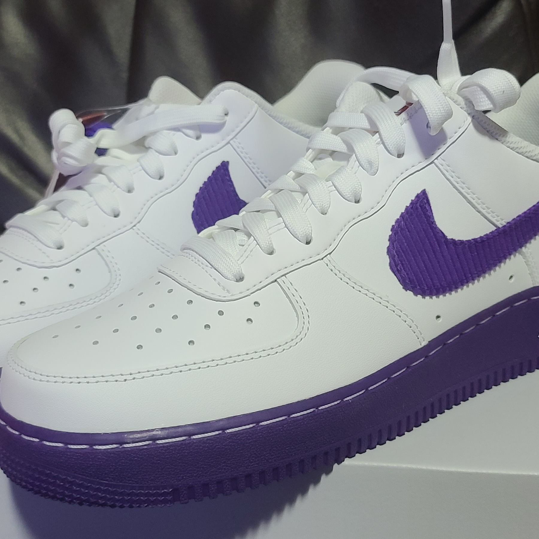 Nike Air Force 1 '07 LV8 EMB White and Court Purple 착용 스타일 - 2