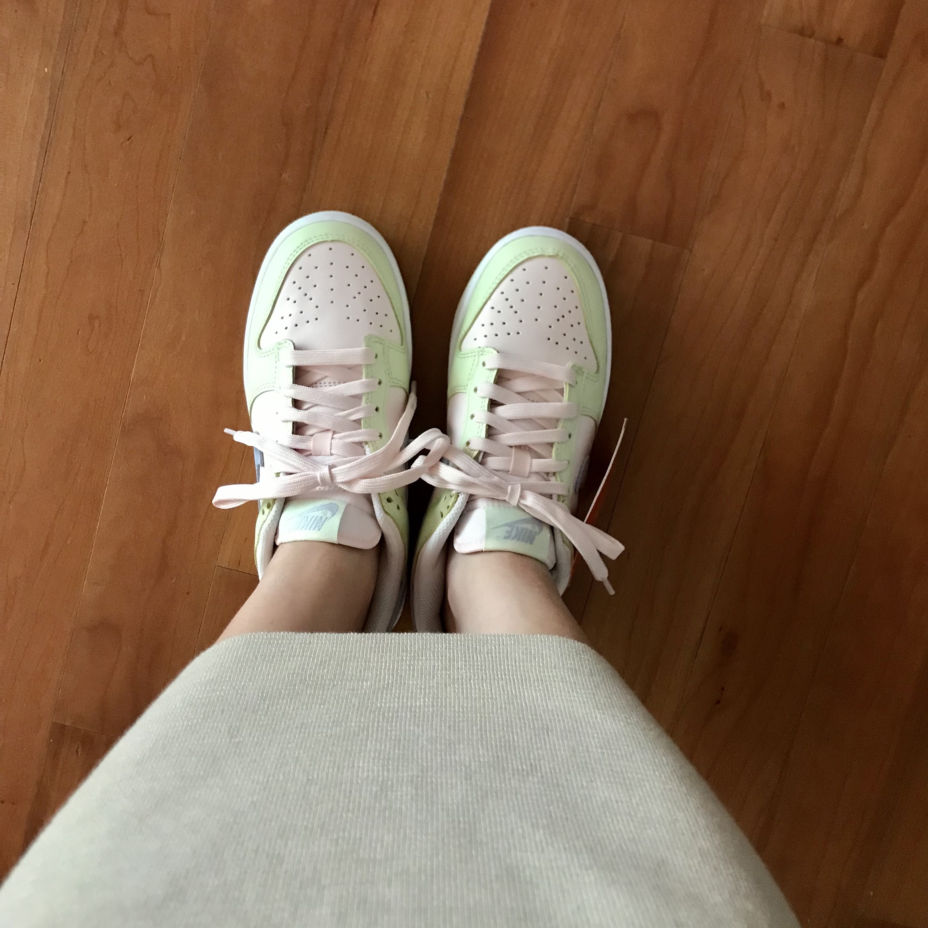 (W) Nike Dunk Low Light Soft Pink 착용 스타일 - 3