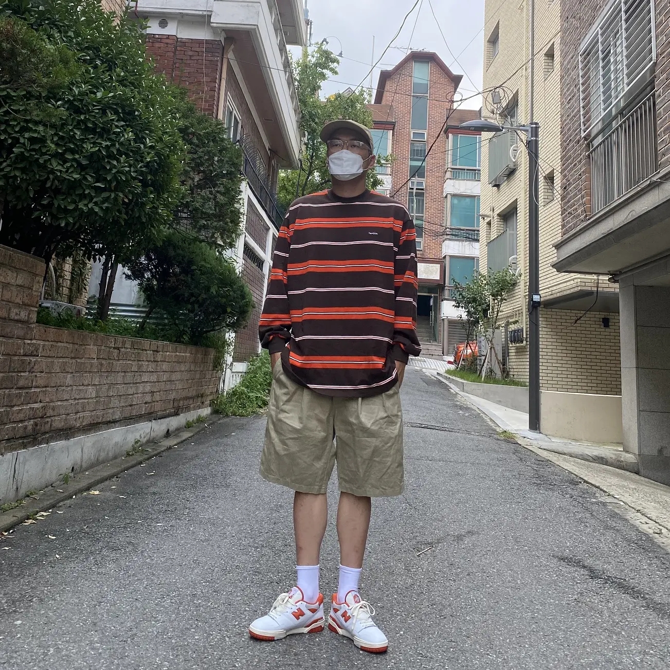 New Balance x Size? 550 College Pack Orange 착용 스타일 - 1