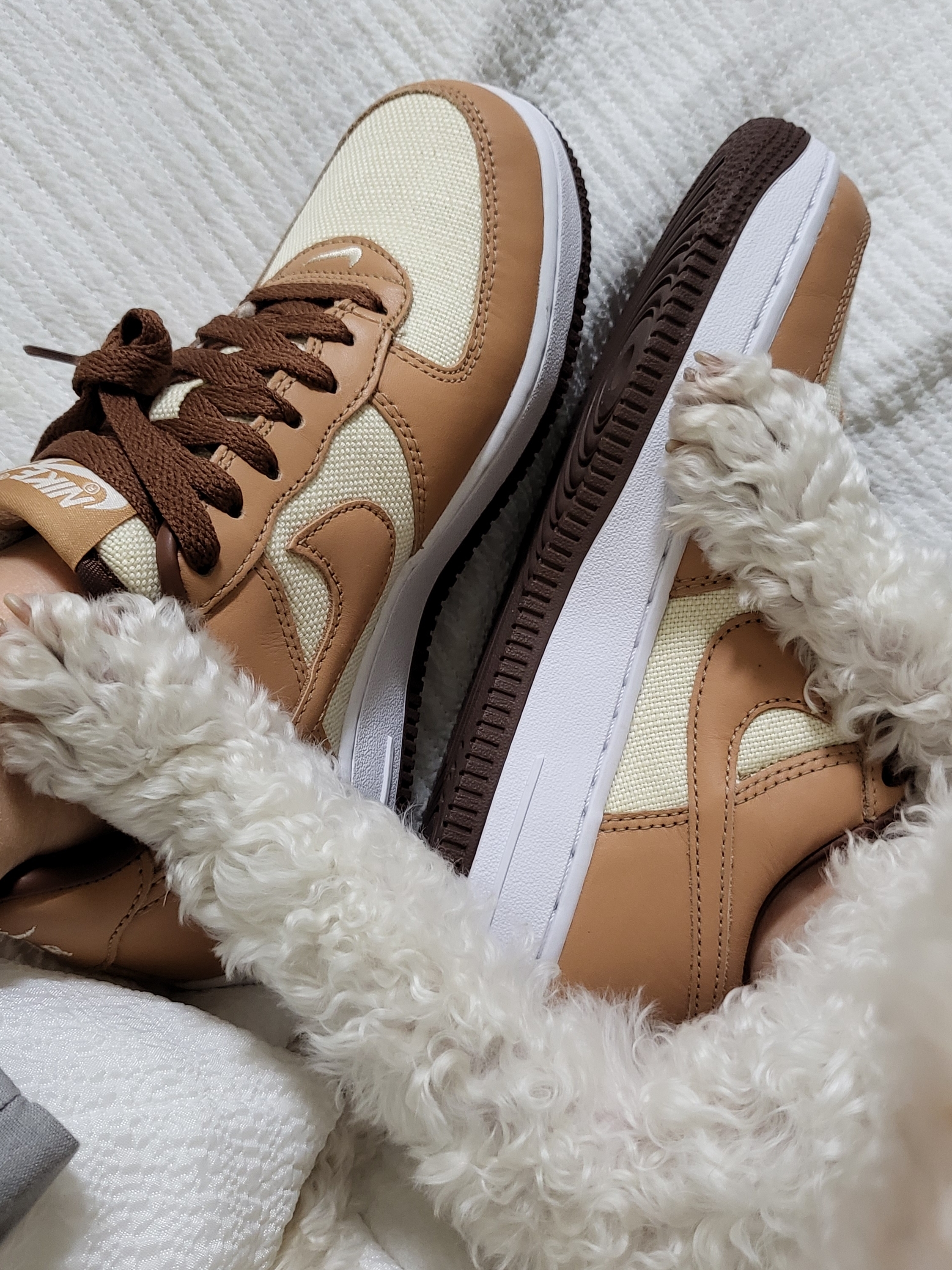 Nike Air Force 1 Low QS Acorn 2021 착용 스타일 - 2