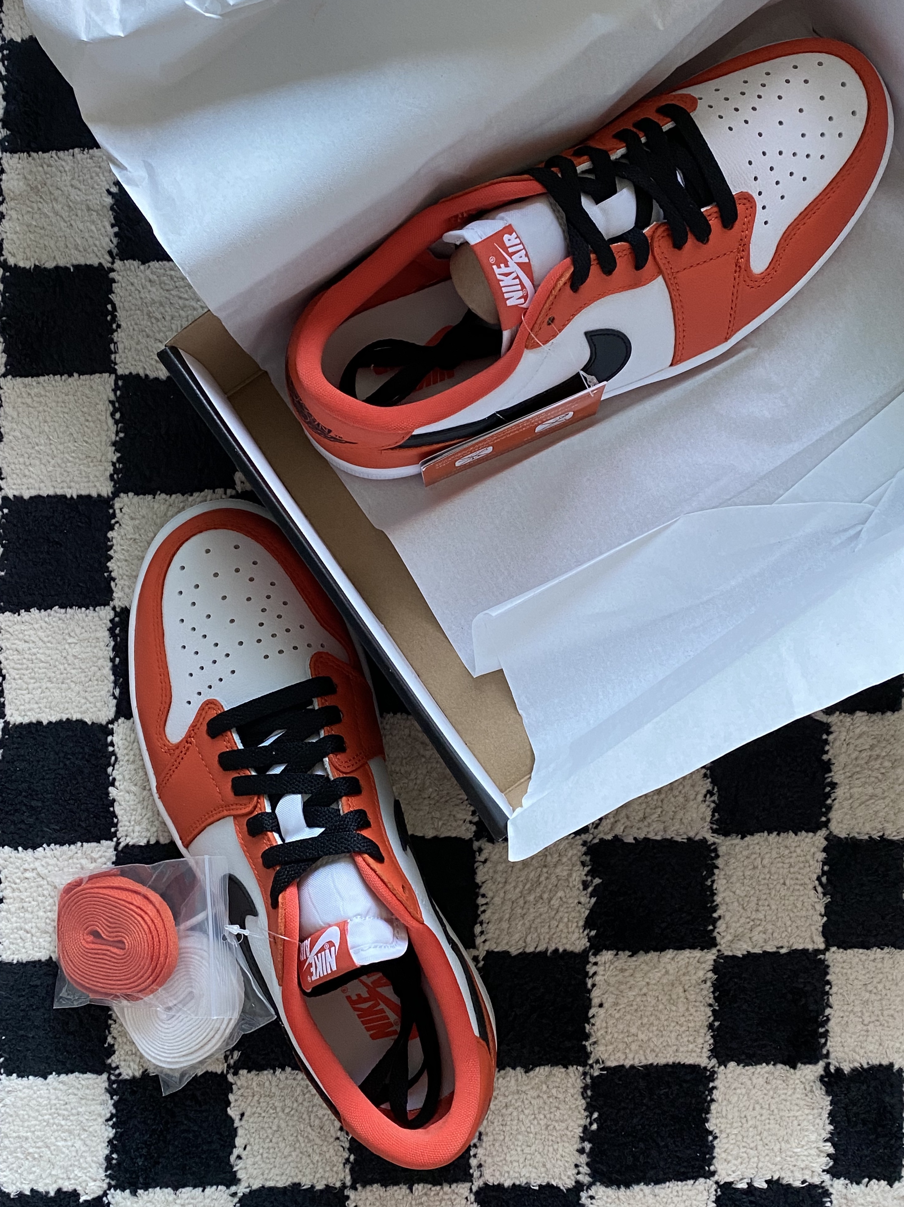 Jordan 1 Low OG Starfish 착용 스타일 - 1