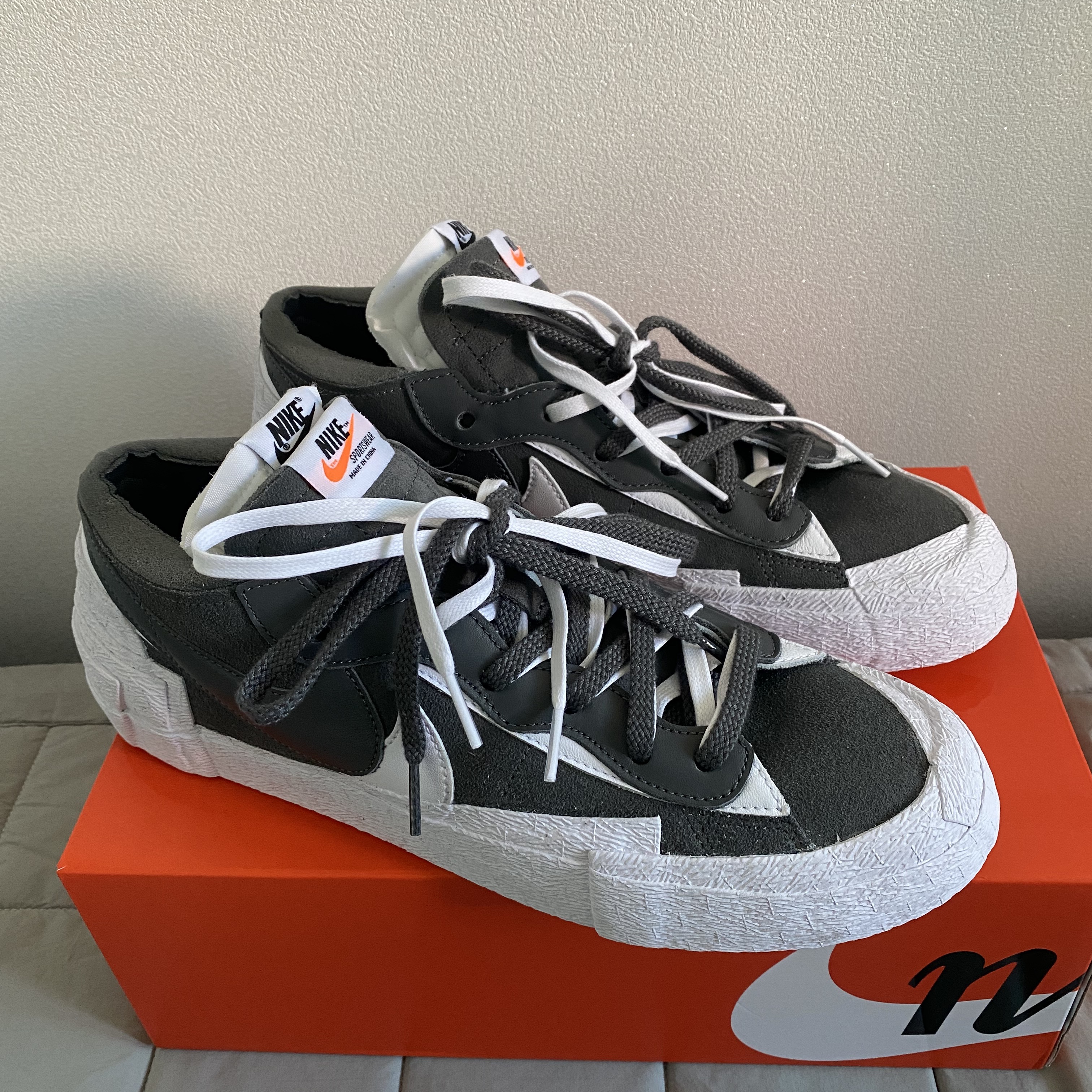 Nike x Sacai Blazer Low Iron Grey 착용 스타일 - 1