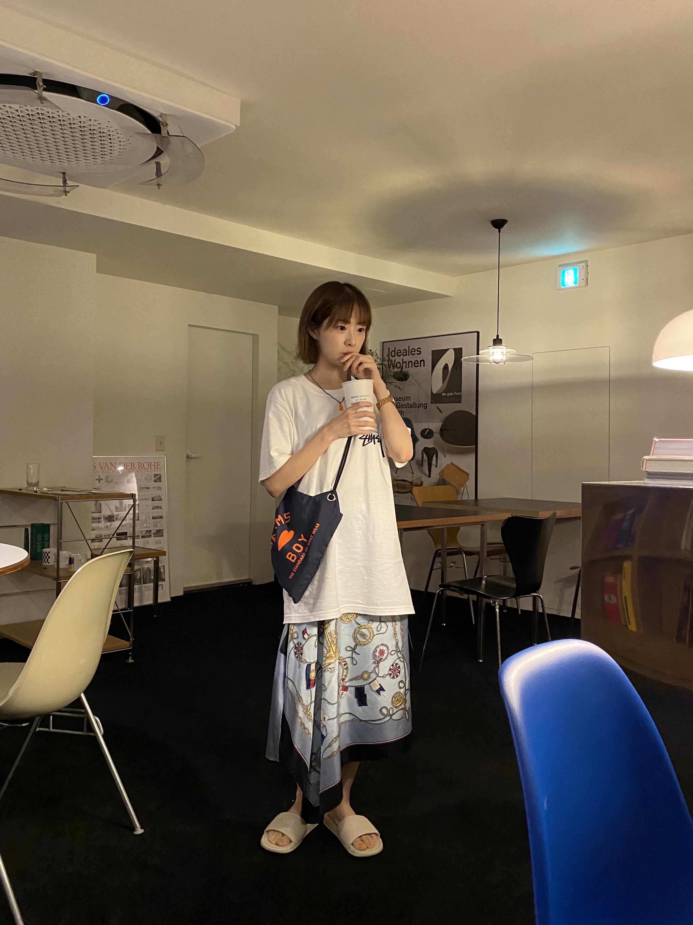 Stussy x Our Legacy Work Shop T-Shirt White, Nike x Stussy Benassi Hemp Slide Fossil Stone 착용 스타일 - 1