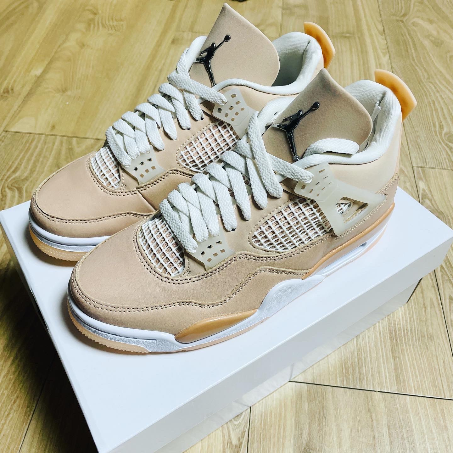 (W) Jordan 4 Retro Shimmer 착용 스타일 - 1