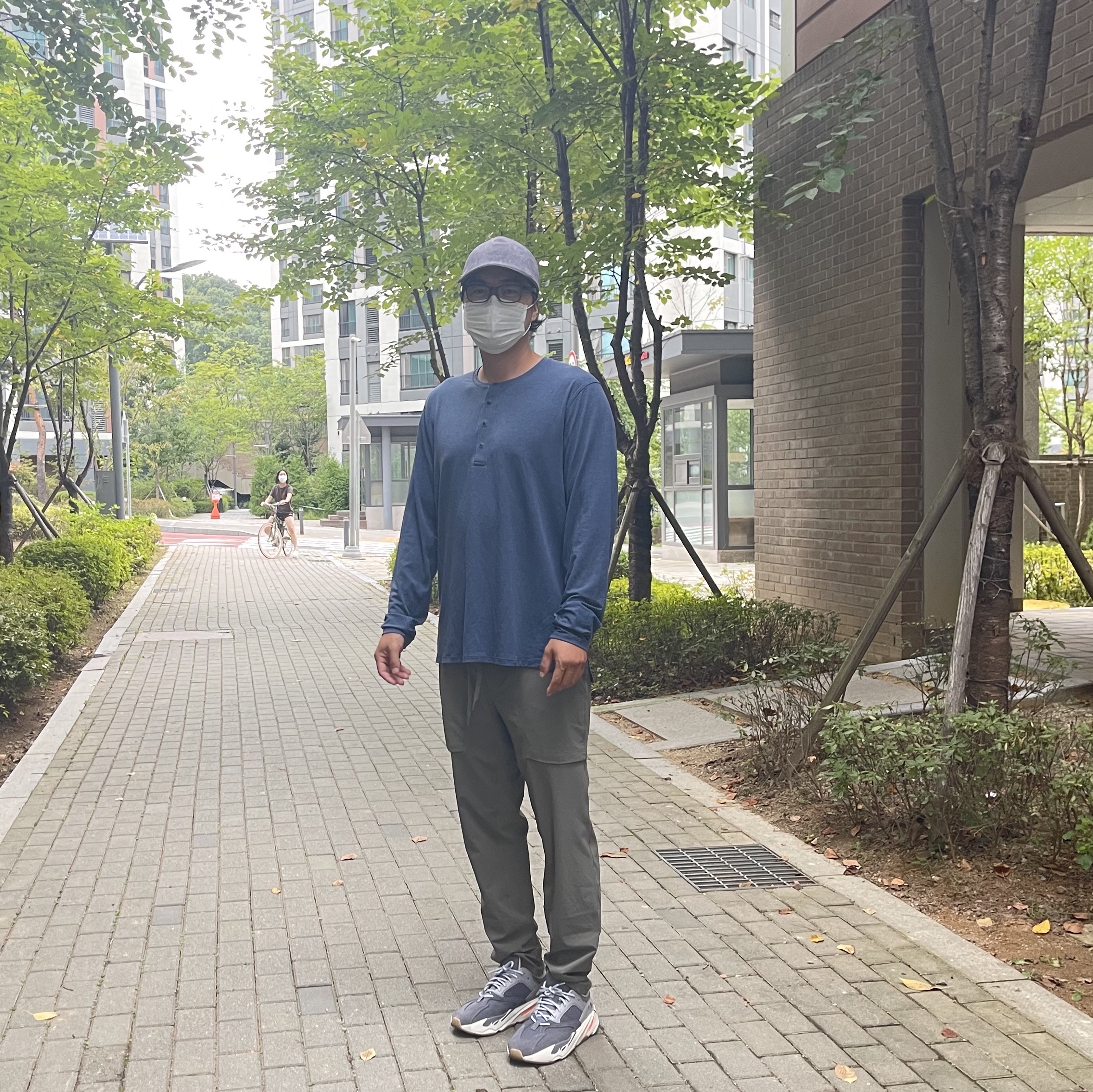 Adidas Yeezy Boost 700 Magnet 착용 스타일 - 1