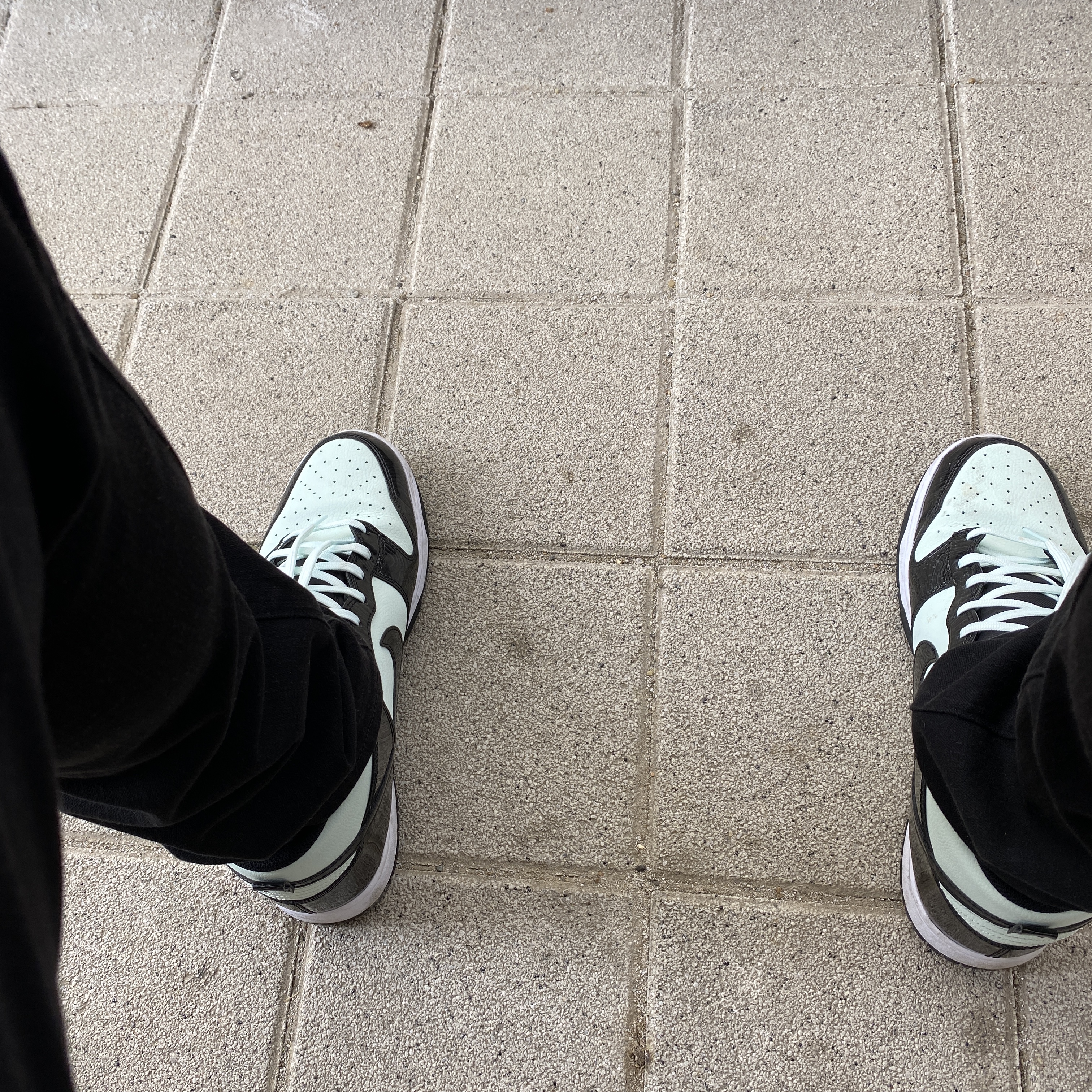 Nike Dunk High Barely Green 착용 스타일 - 1