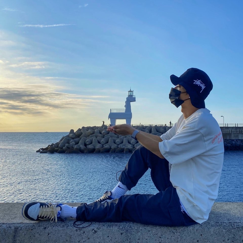 Jordan 1 x Travis Scott x Fragment Retro Low OG SP Military Blue, Jordan x Travis Scott x Fragment T-Shirt Sail (DJ0619-133) 착용 스타일