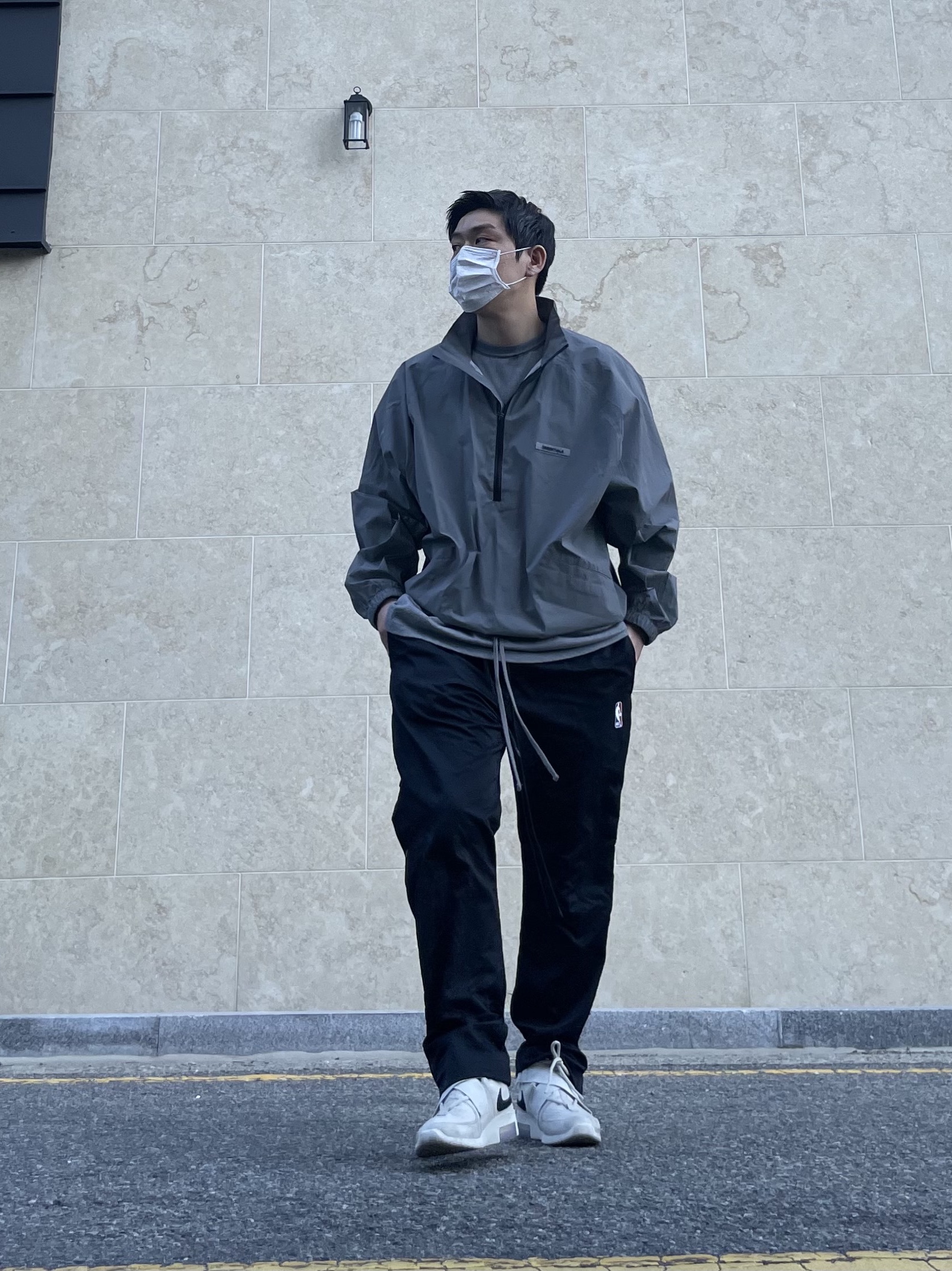 Essentials Track Jacket Silver Reflective - 20SS, Nike x Fear of God Air Fear of God Raid Light Bone 착용 스타일