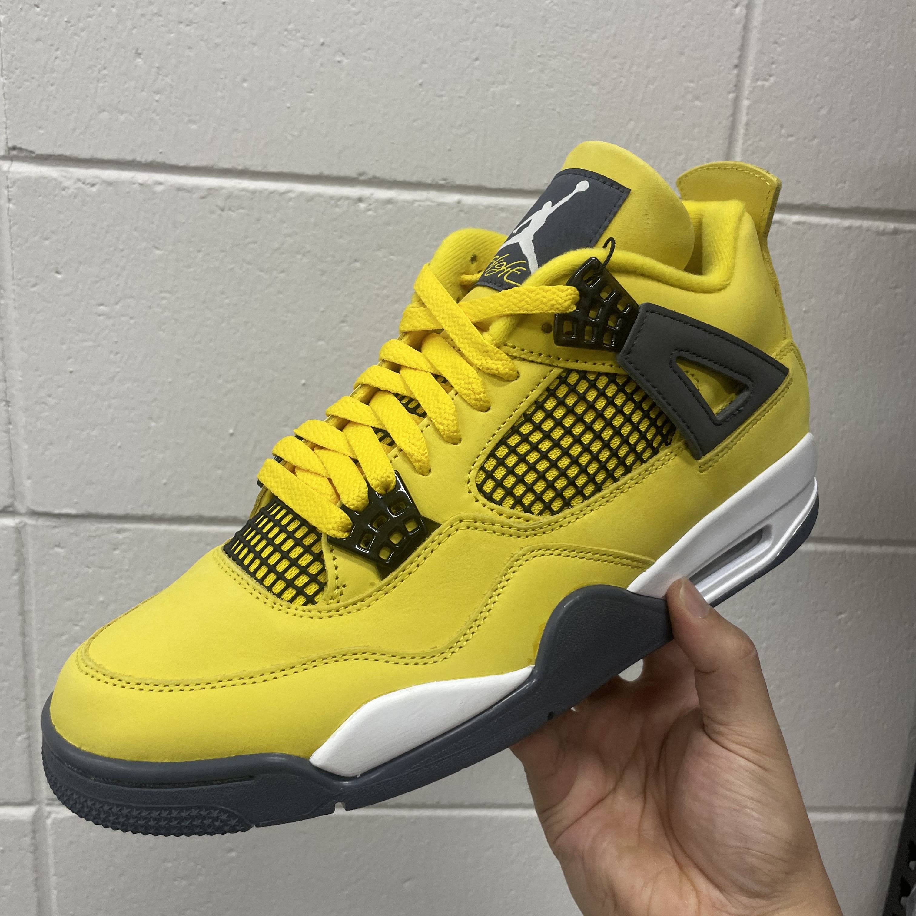 Jordan 4 Retro Tour Yellow 착용 스타일
