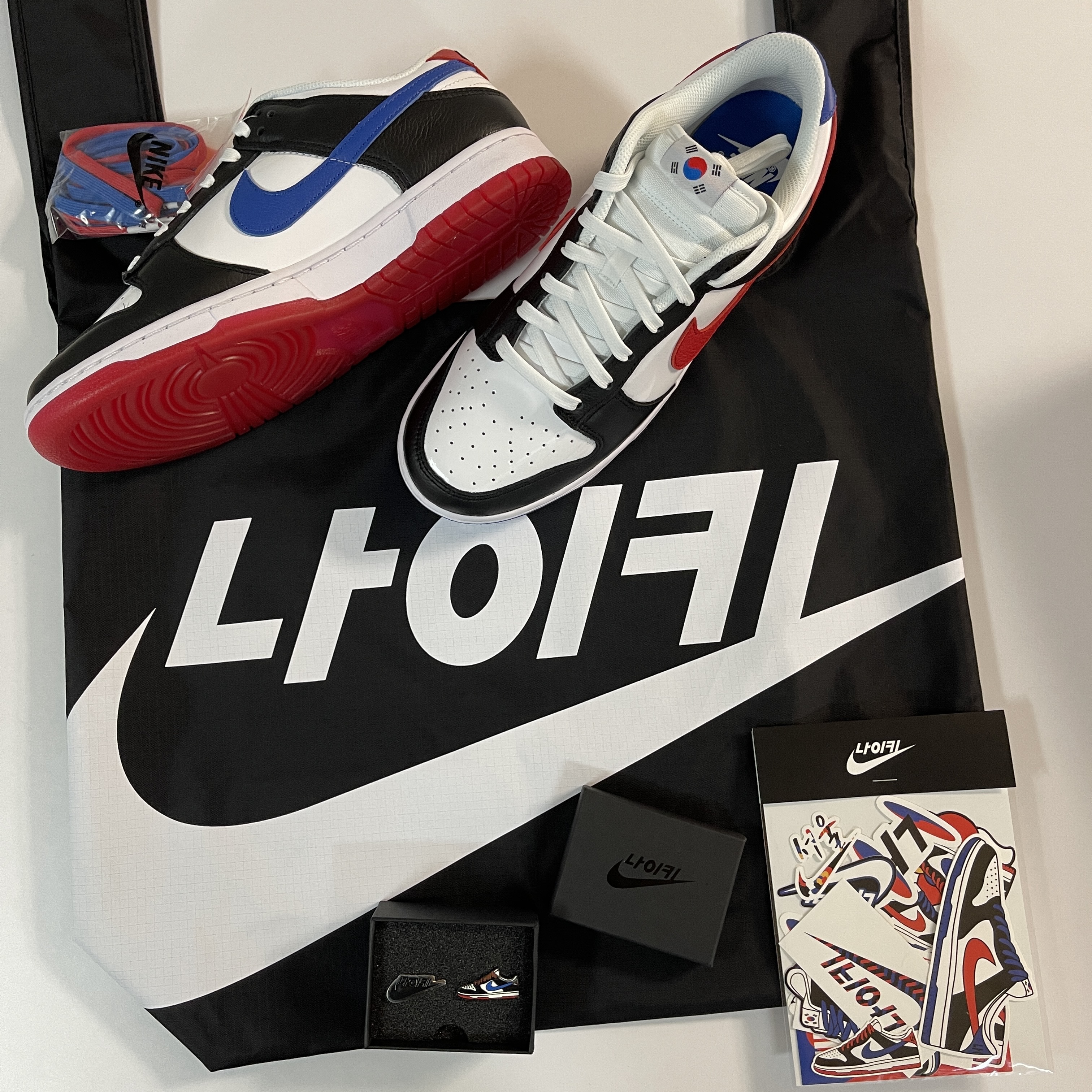 Nike Dunk Low SE Seoul (With Special Gift) 착용 스타일 - 1