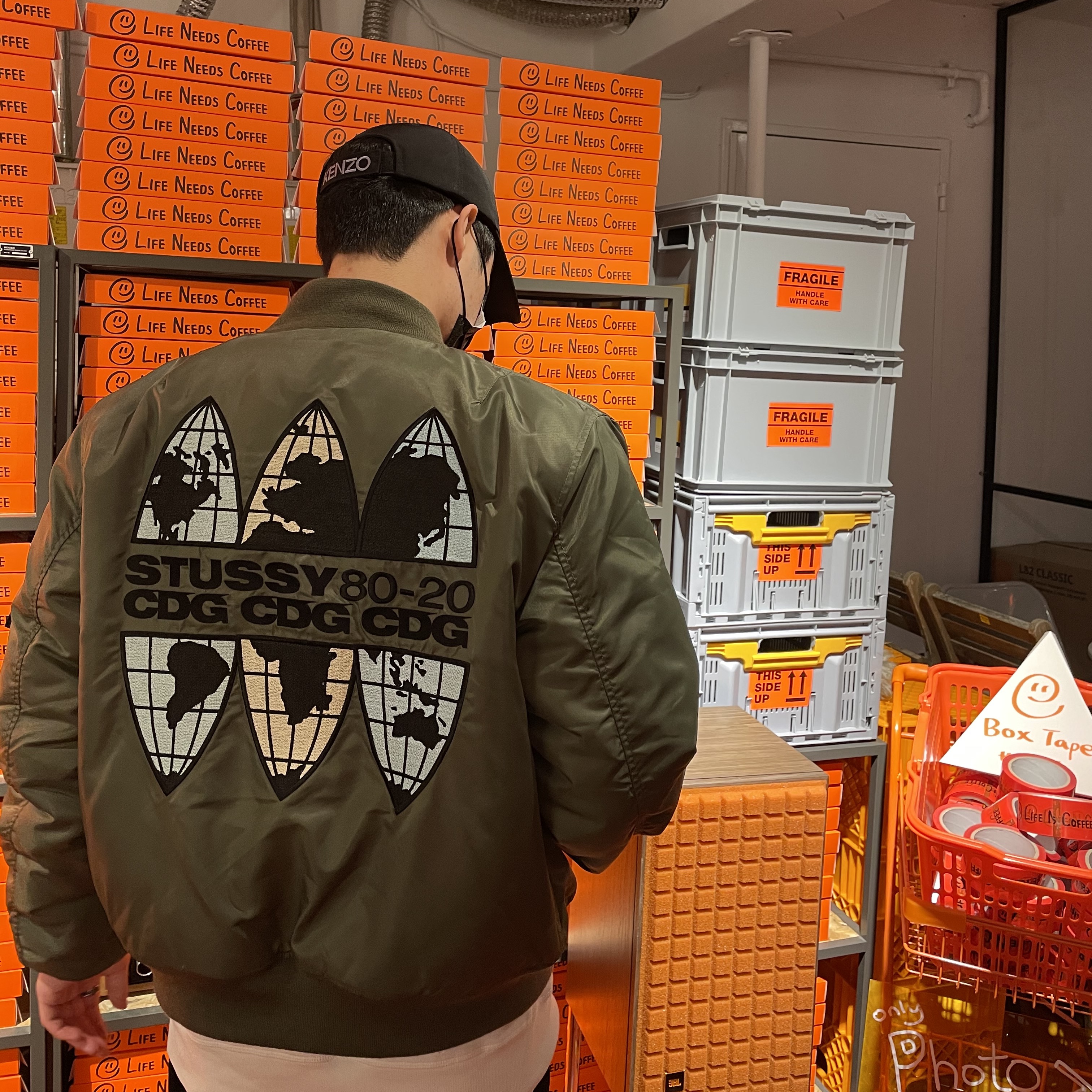 Stussy x CDG MA-1 Jacket Olive, Stone Island 64450 Long Sleeve Crewneck Sweatshirt White - 21SS 착용 스타일