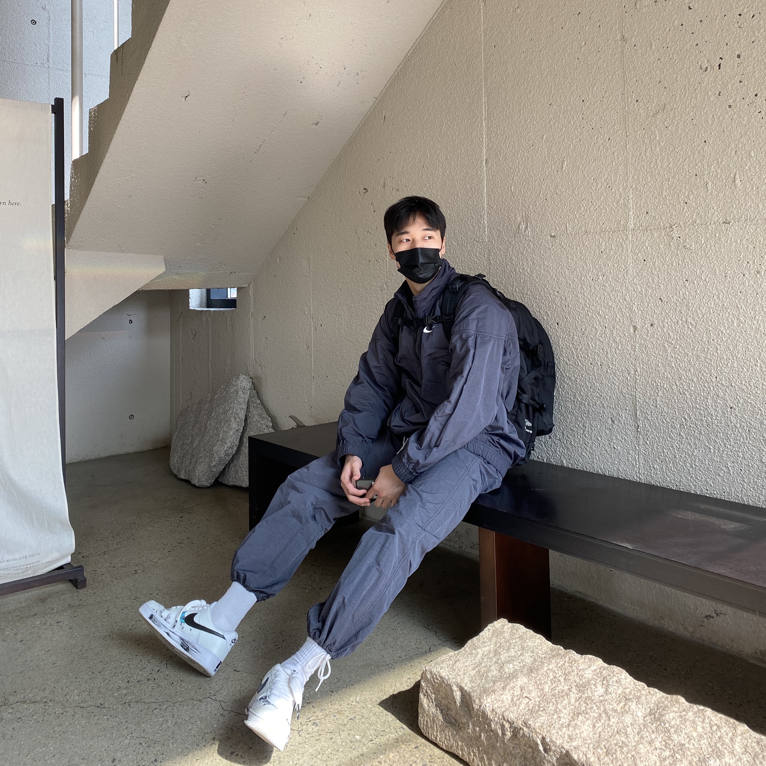 Nike x Peaceminusone Air Force 1 Low Para-Noise 2.0, Nike x Stussy Windrunner Jacket Off Noir 착용 스타일