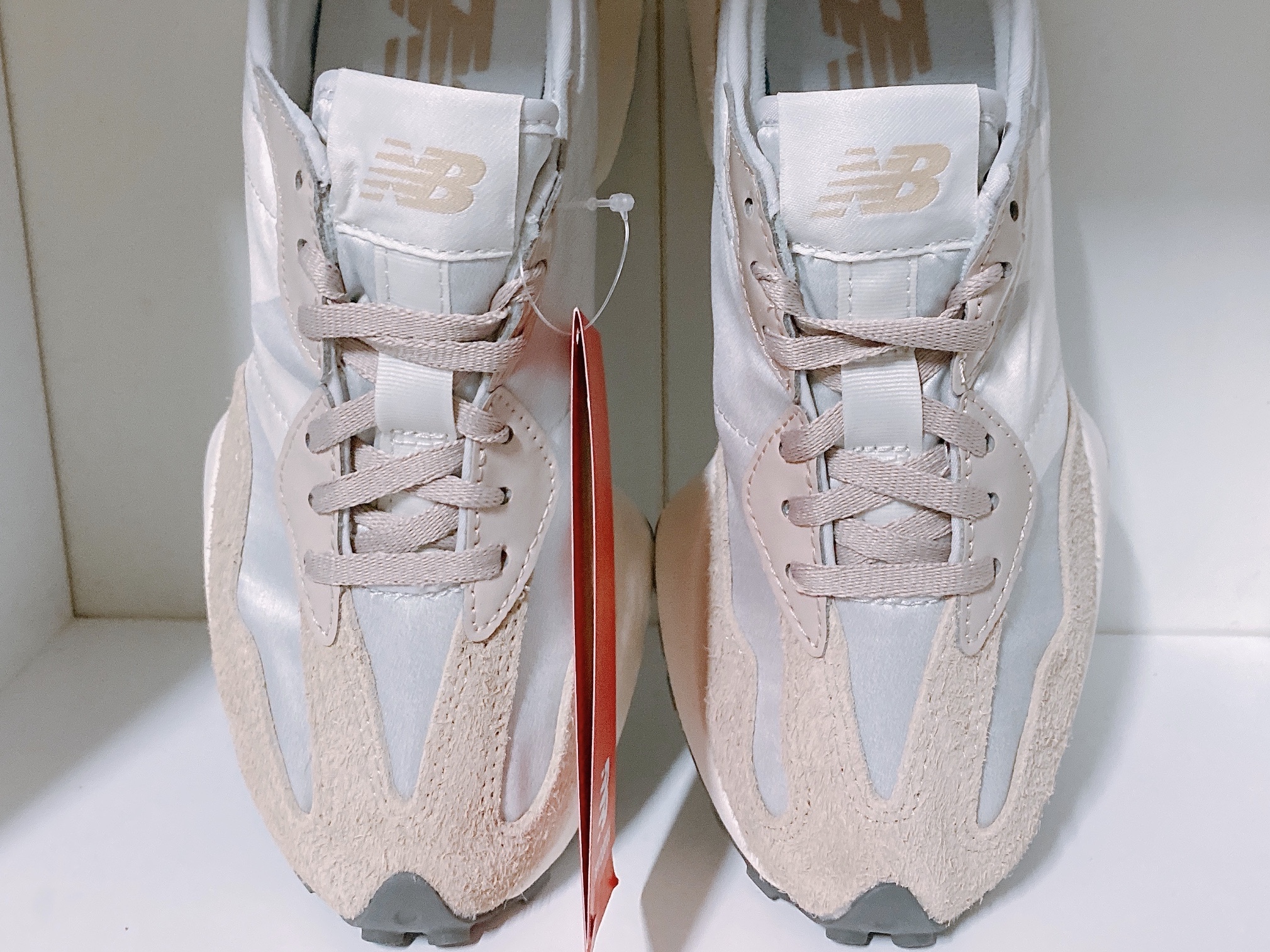 (W) New Balance 327 White Moonbeam 착용 스타일 - 4